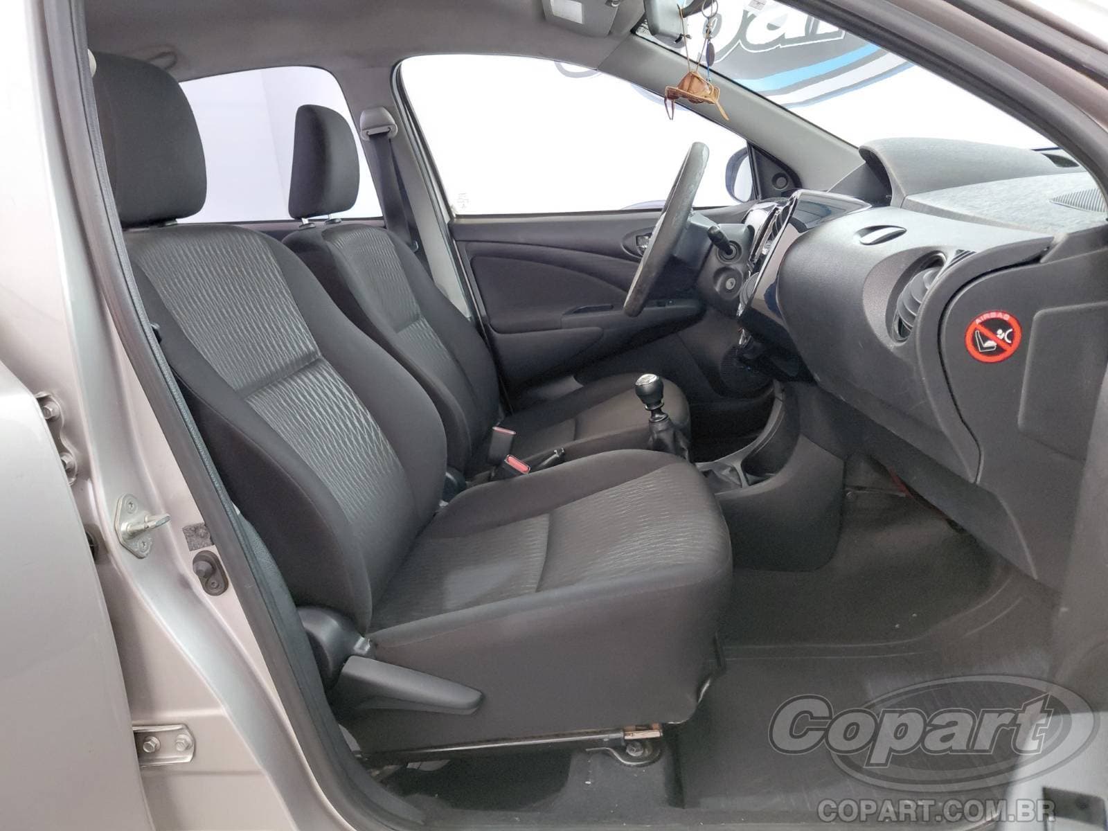 Toyota Etios 2018 — foto 5