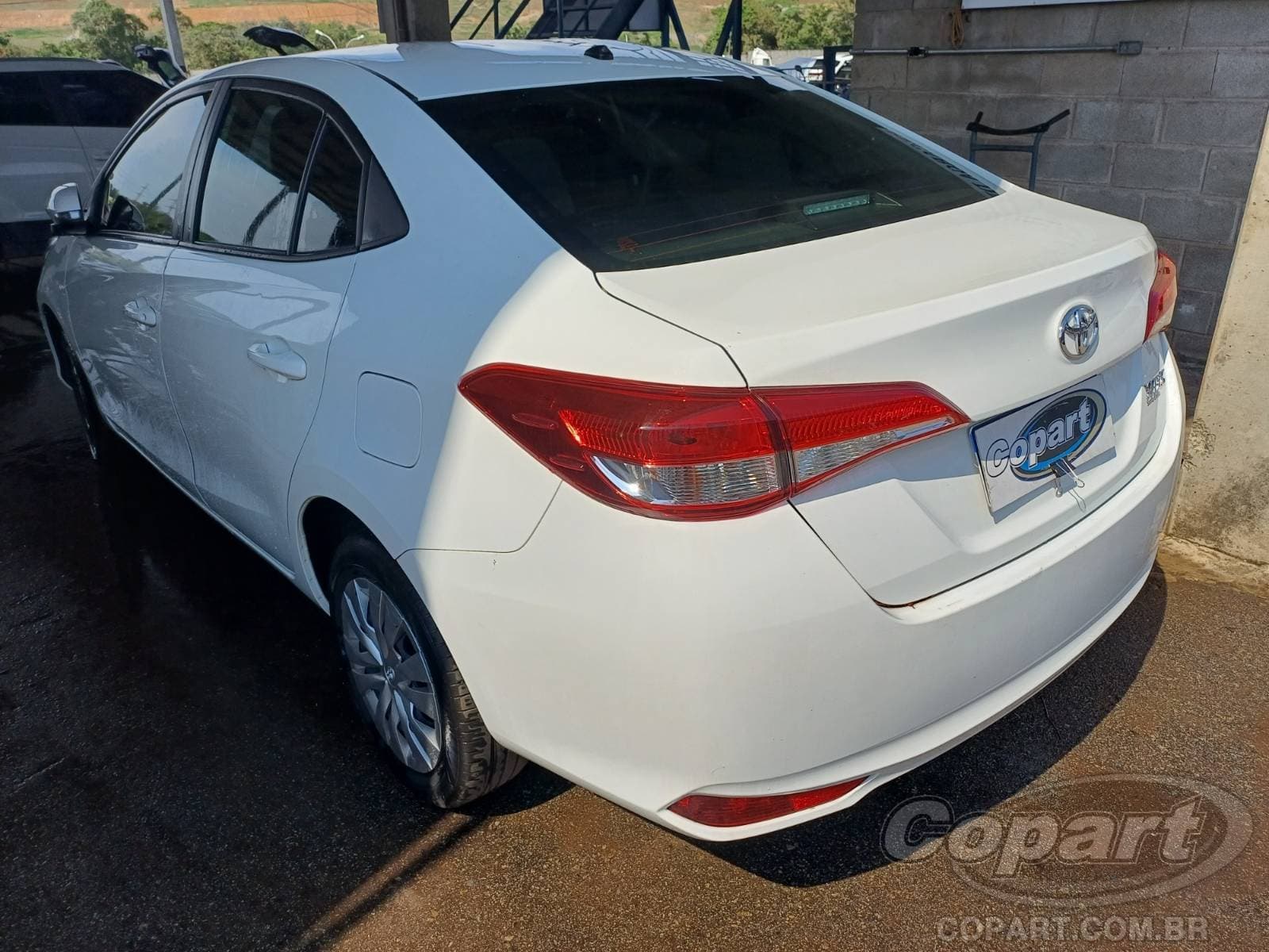 Toyota Yaris Seda 2023 — foto 3
