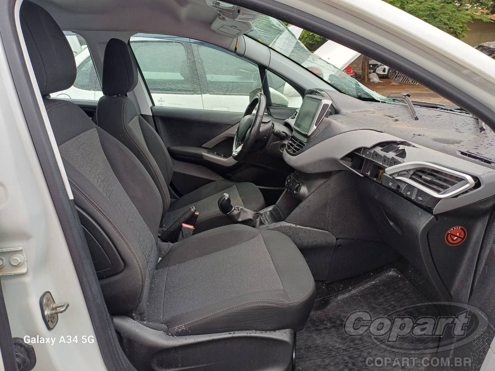 Peugeot 208 2018 — foto 5
