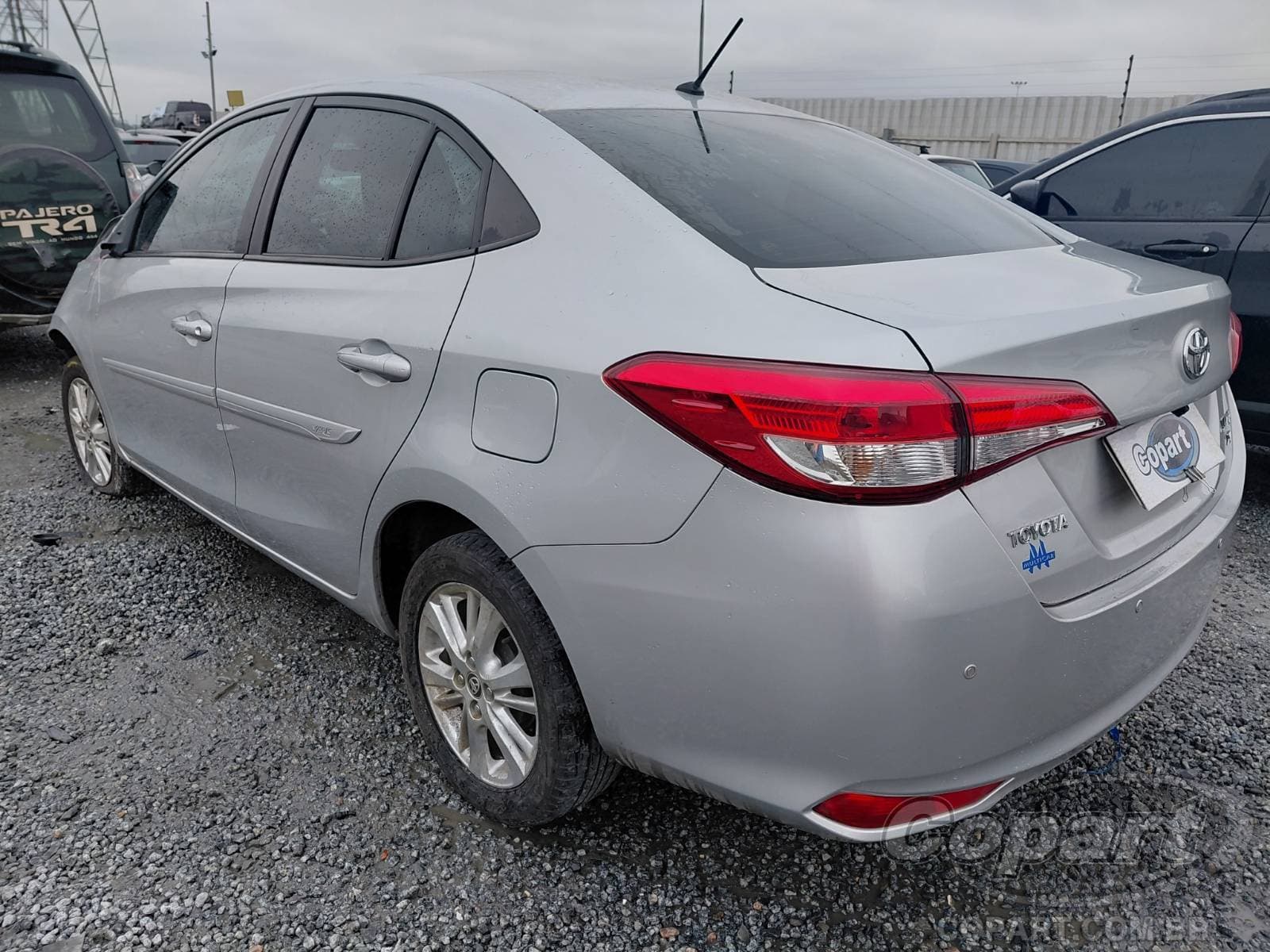 Toyota Yaris Seda 2019 — foto 3