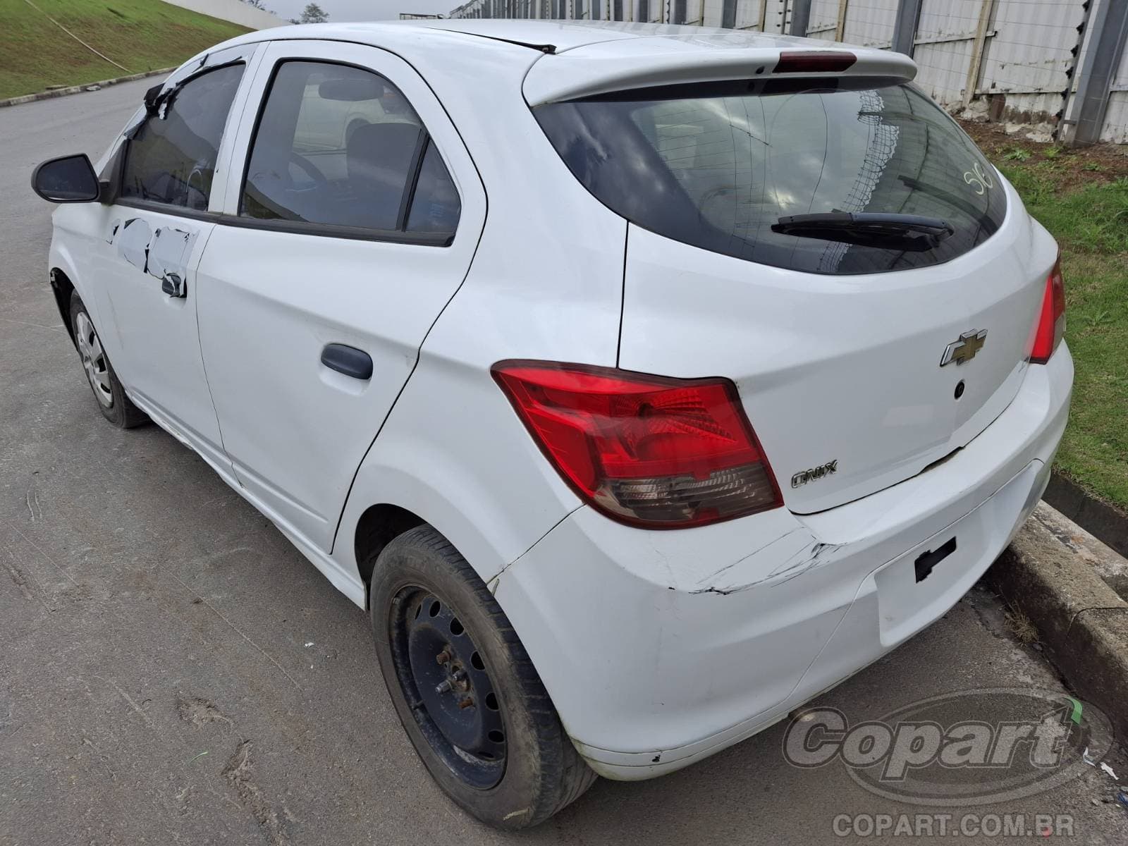 Chevrolet Onix 2018 — foto 3