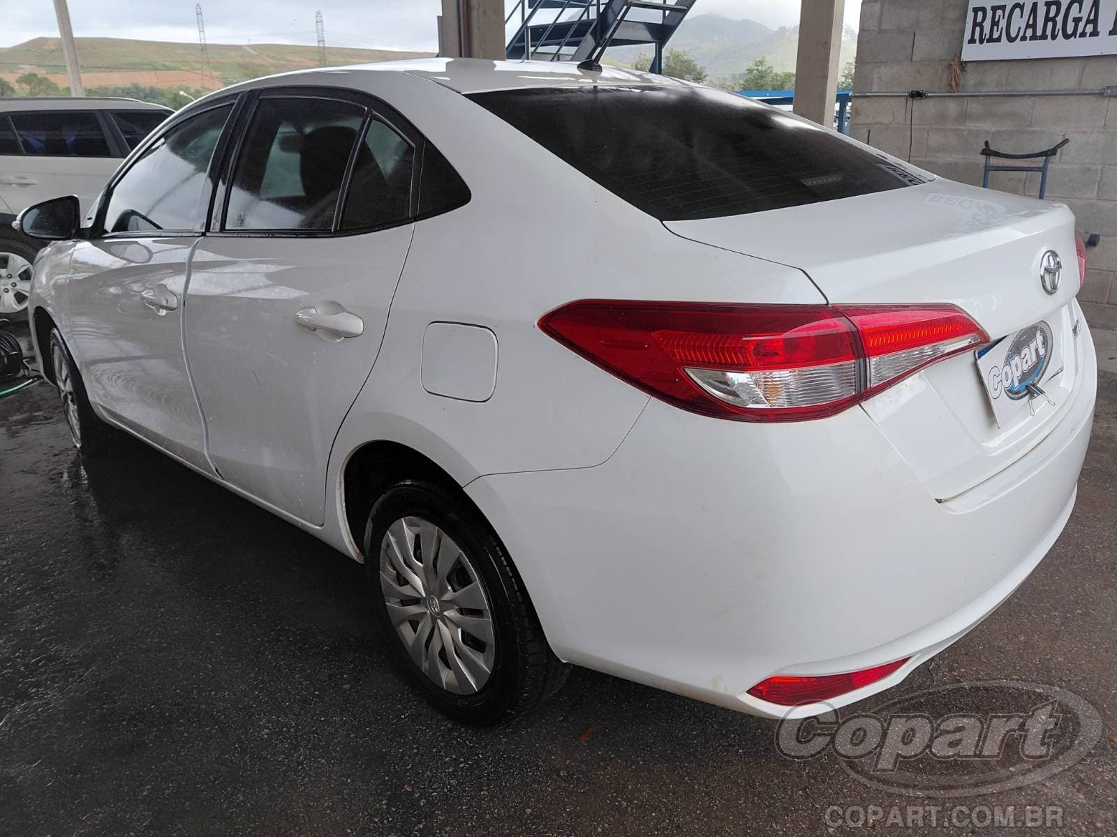 Toyota Yaris Seda 2023 — foto 3