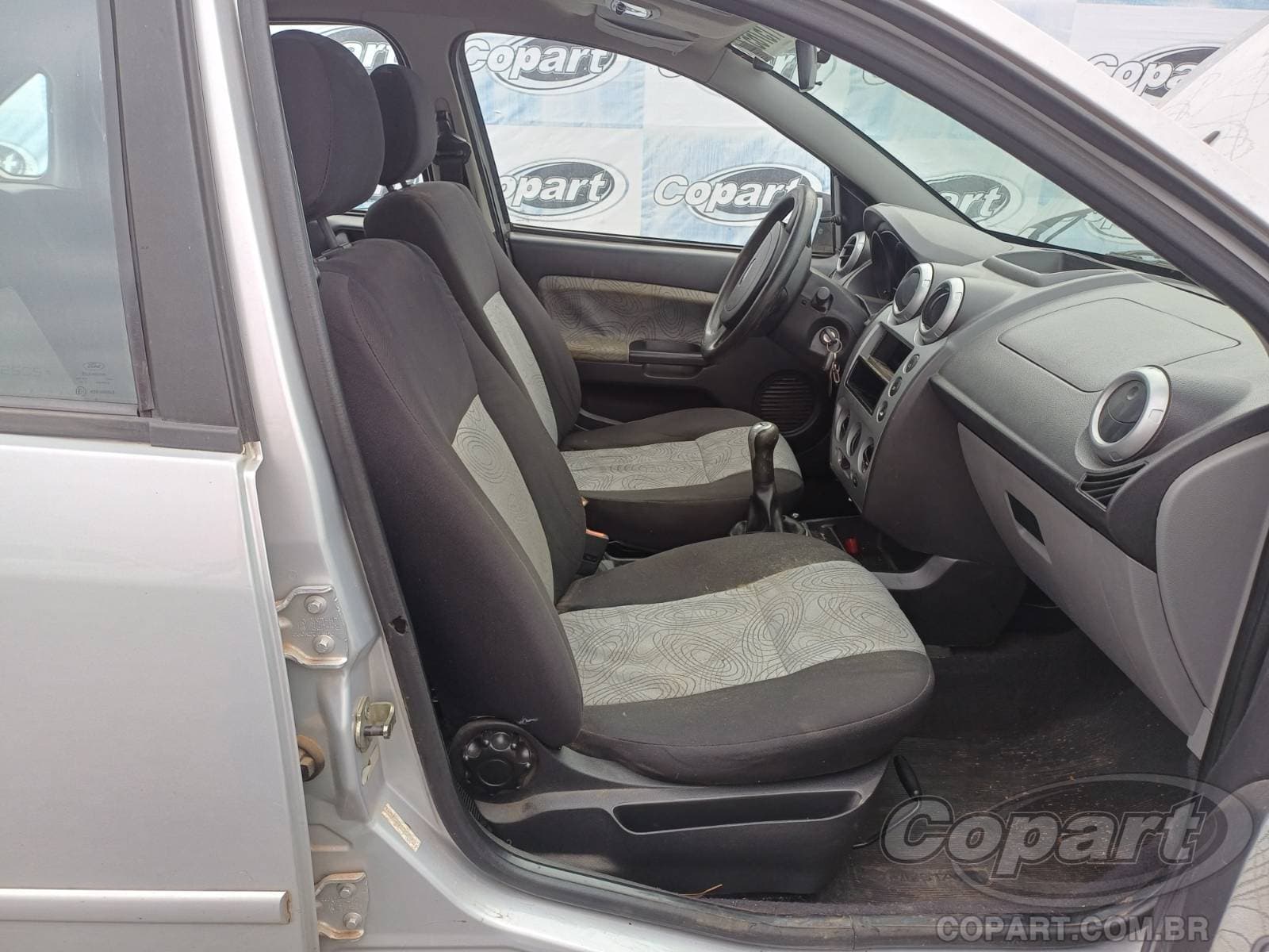 Ford Fiesta Sedan 2009 — foto 5