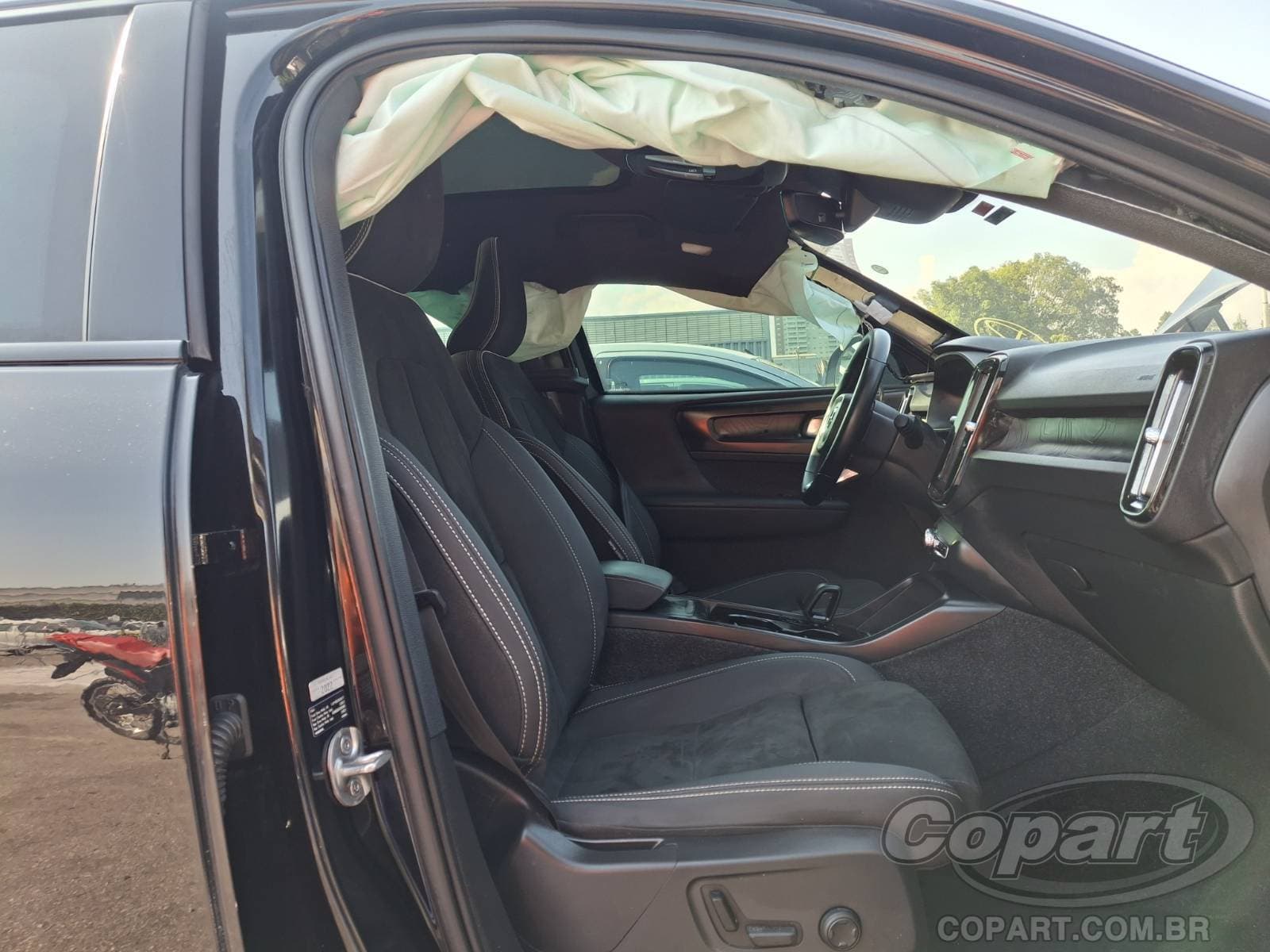 Volvo C40 2023 — foto 5