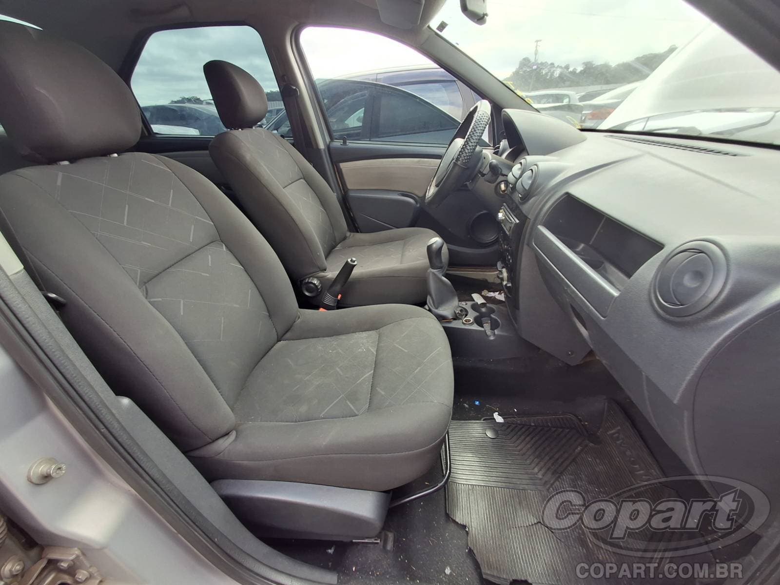 Renault Logan 2010 — foto 5