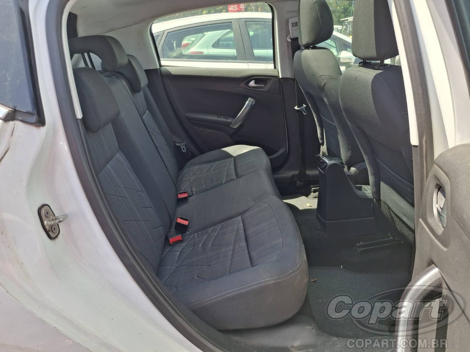 Peugeot 208 2016 — foto 6