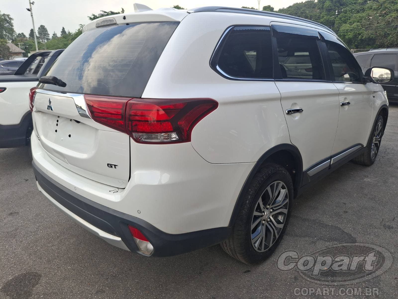 Mitsubishi Outlander 2018 — foto 4