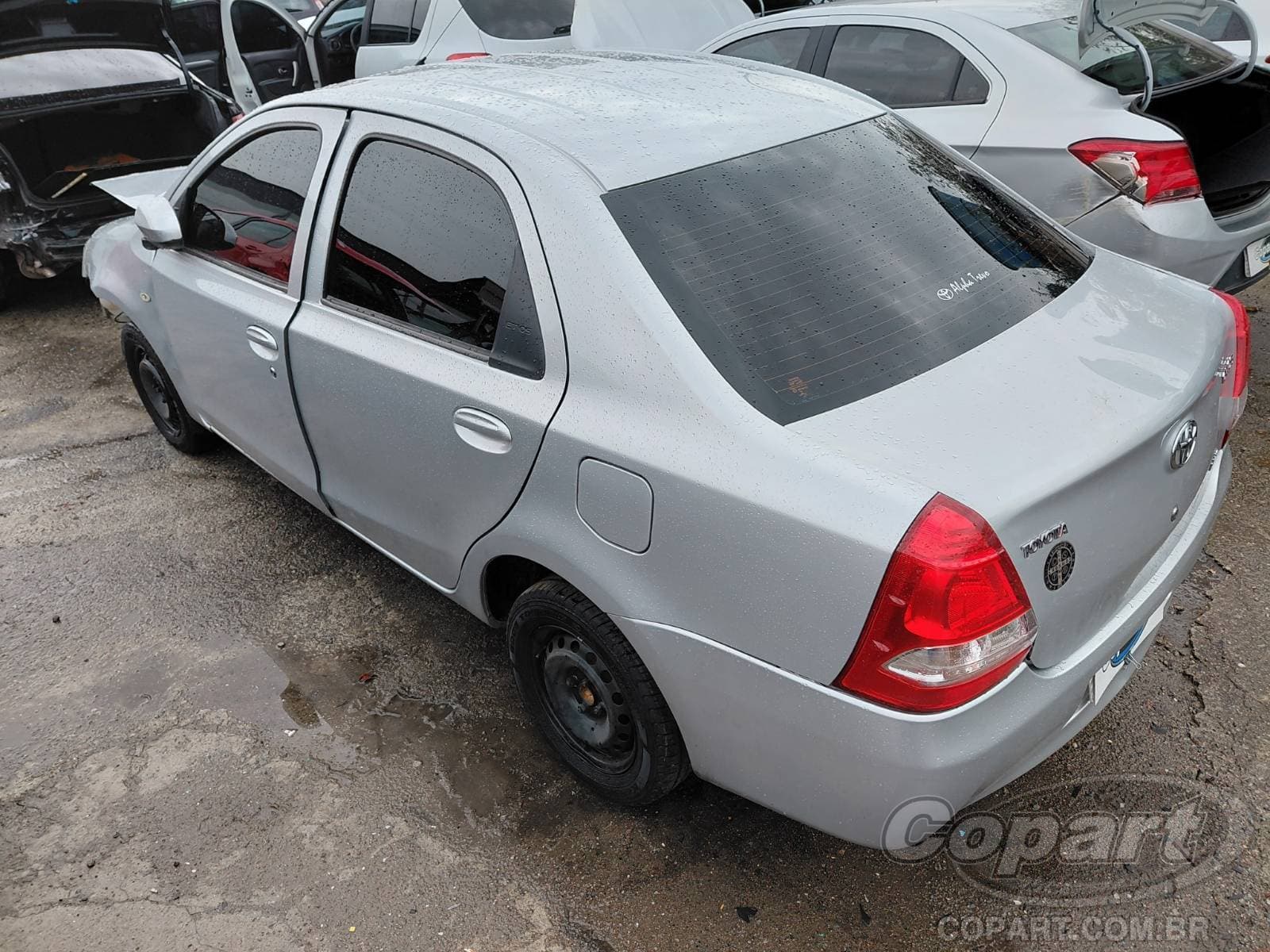 Toyota Etios Seda 2015 — foto 3