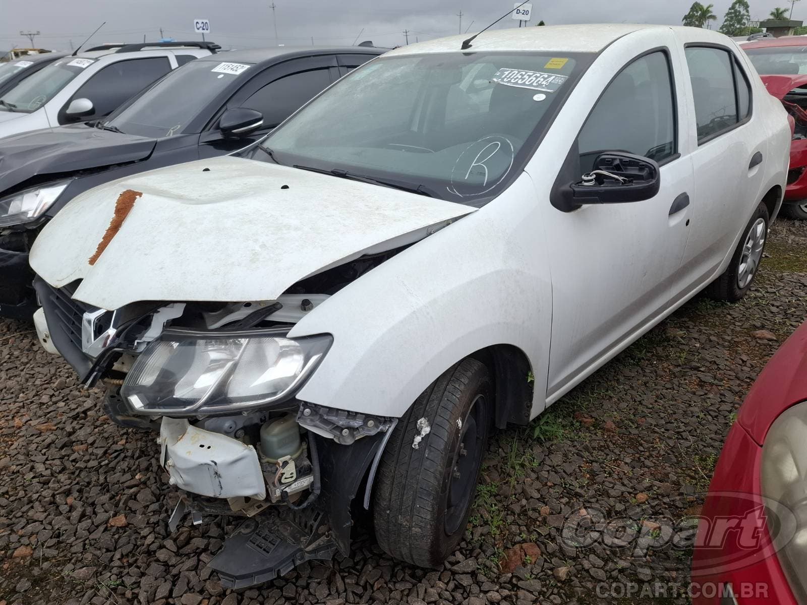 Renault Logan 2018 — foto 2
