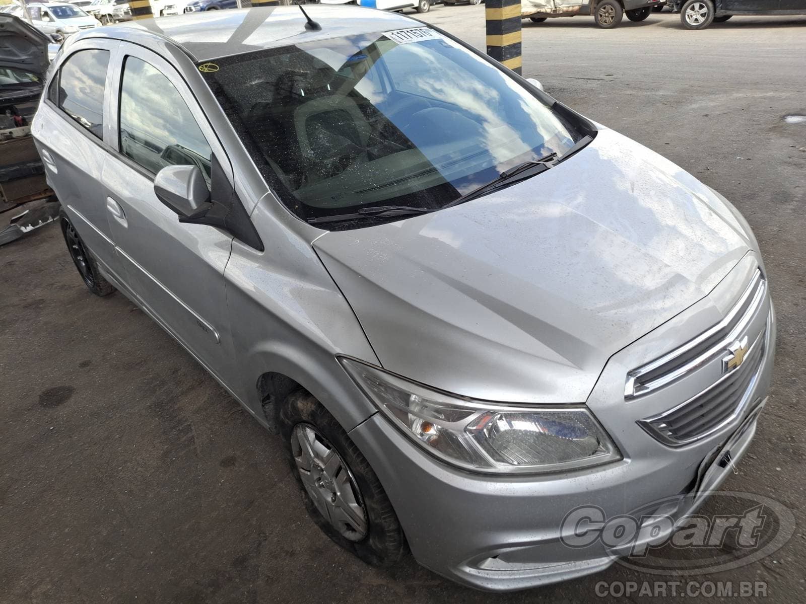 Chevrolet Onix 2015 — foto 1