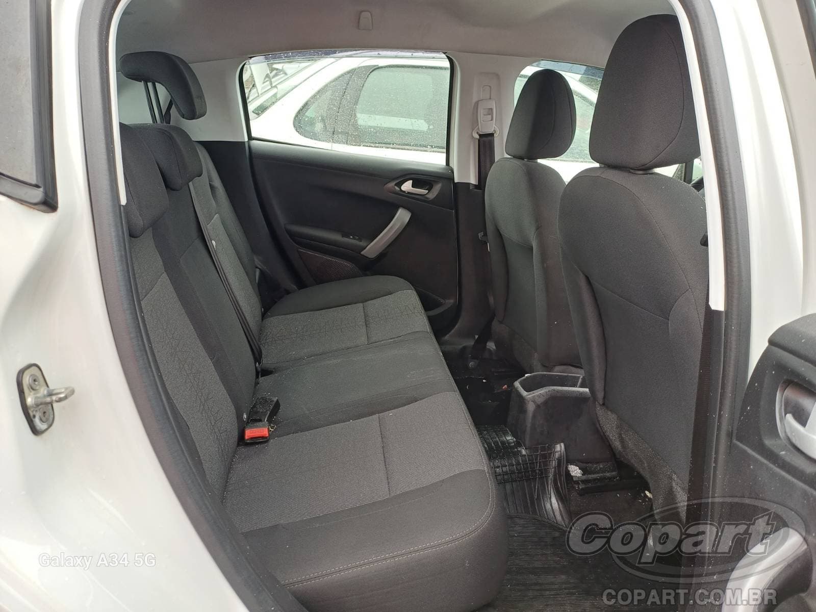 Peugeot 208 2018 — foto 6