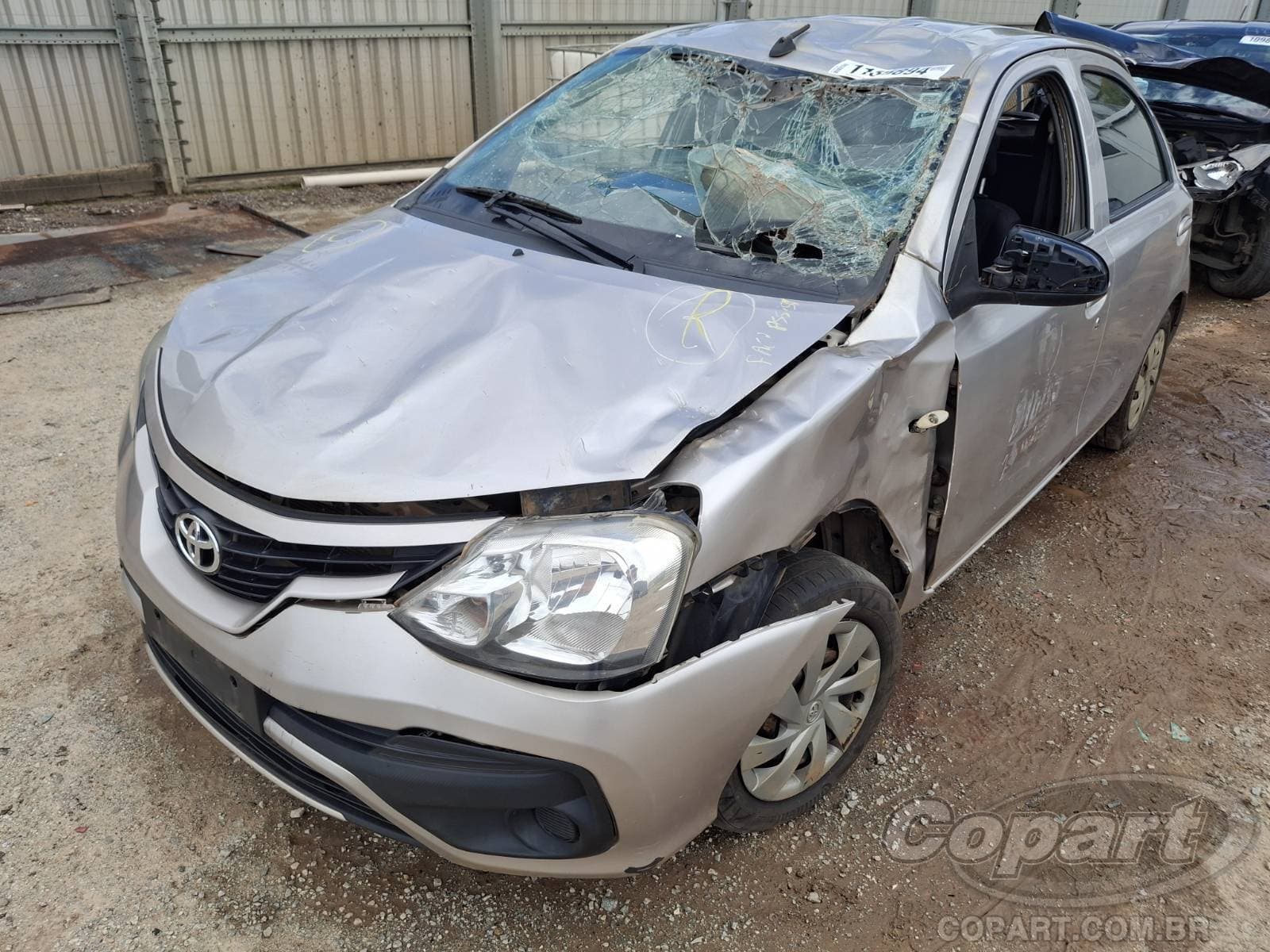 Toyota Etios 2018 — foto 2