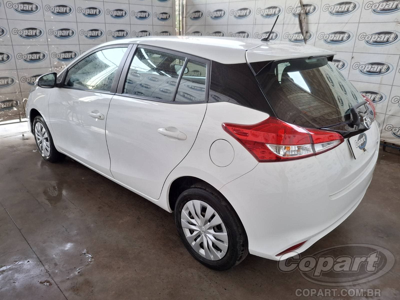 Toyota Yaris 2023 — foto 3