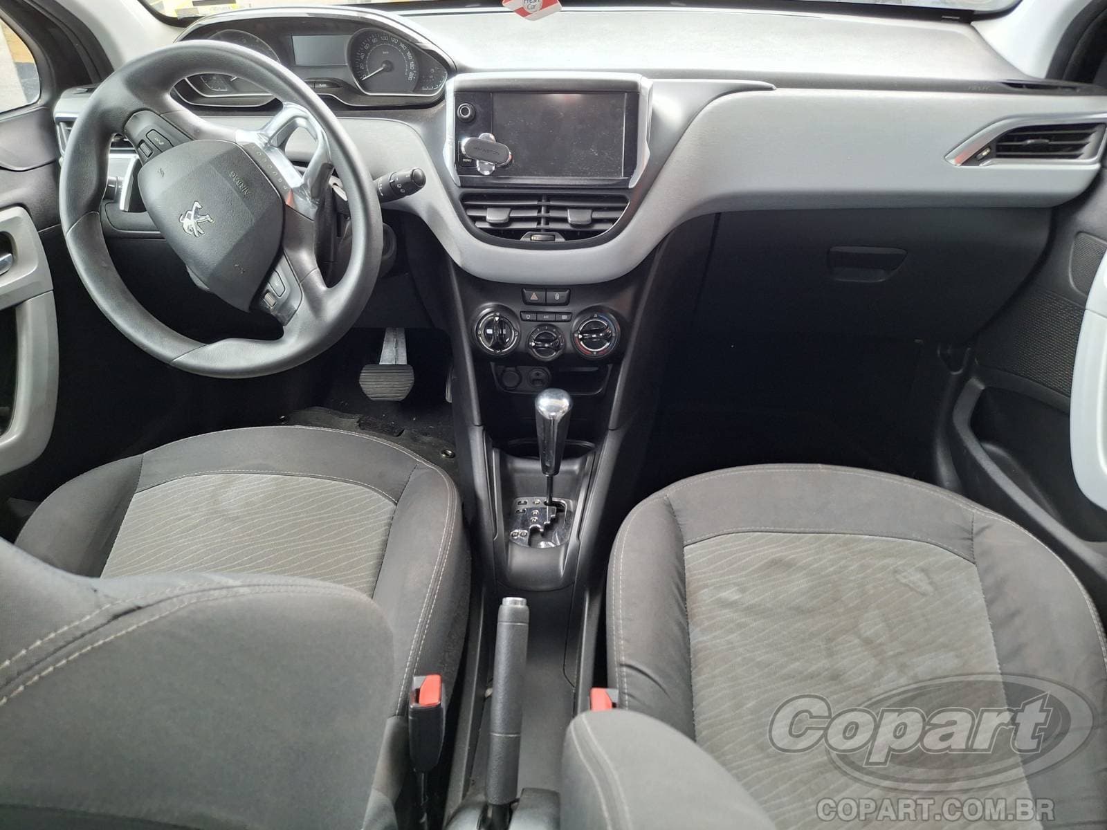 Peugeot 208 2015 — foto 9