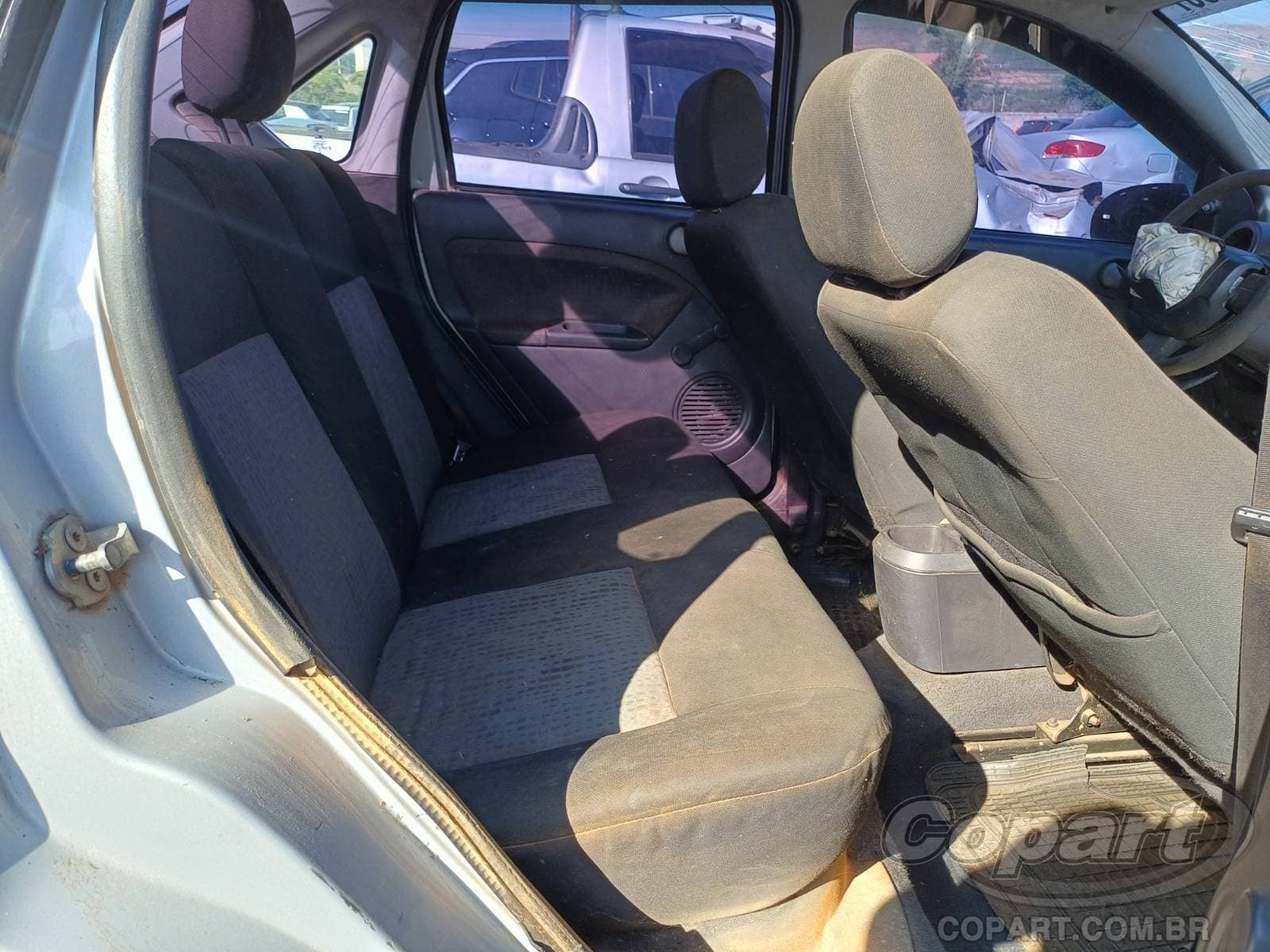 Ford Fiesta Sedan 2014 — foto 6