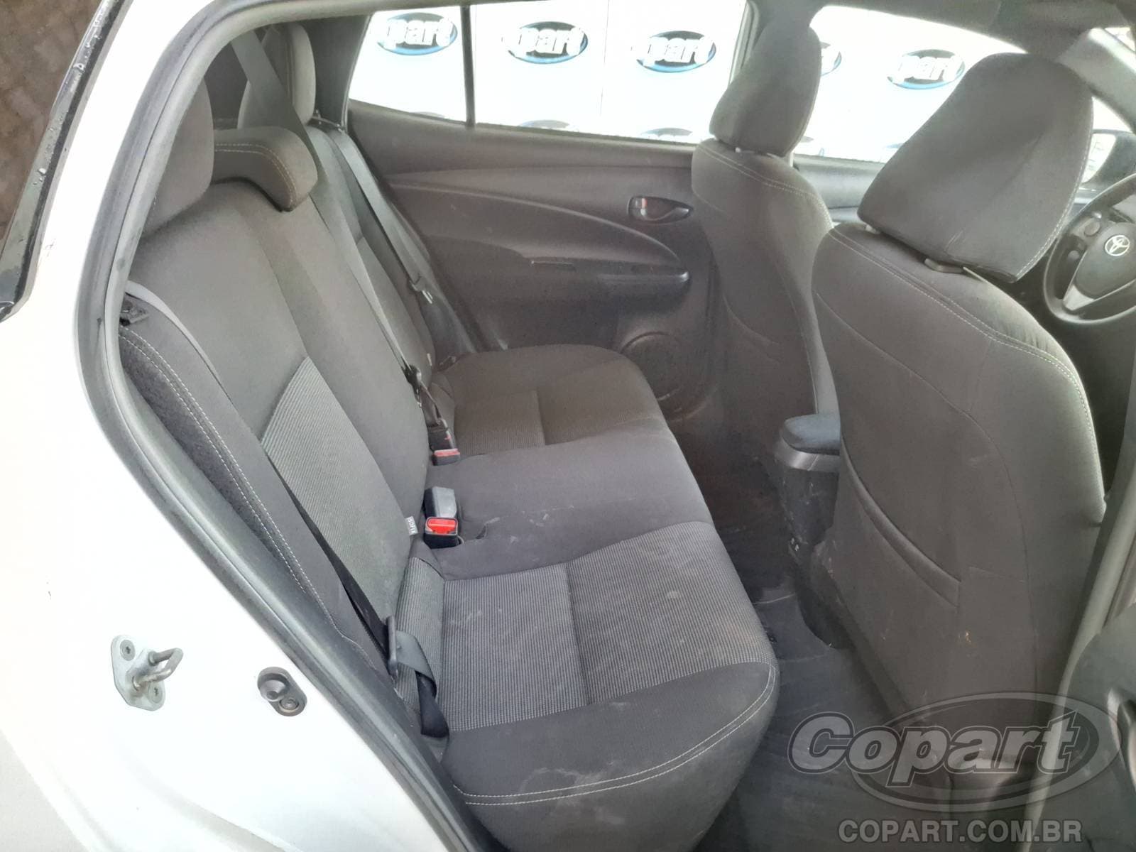 Toyota Yaris 2023 — foto 6