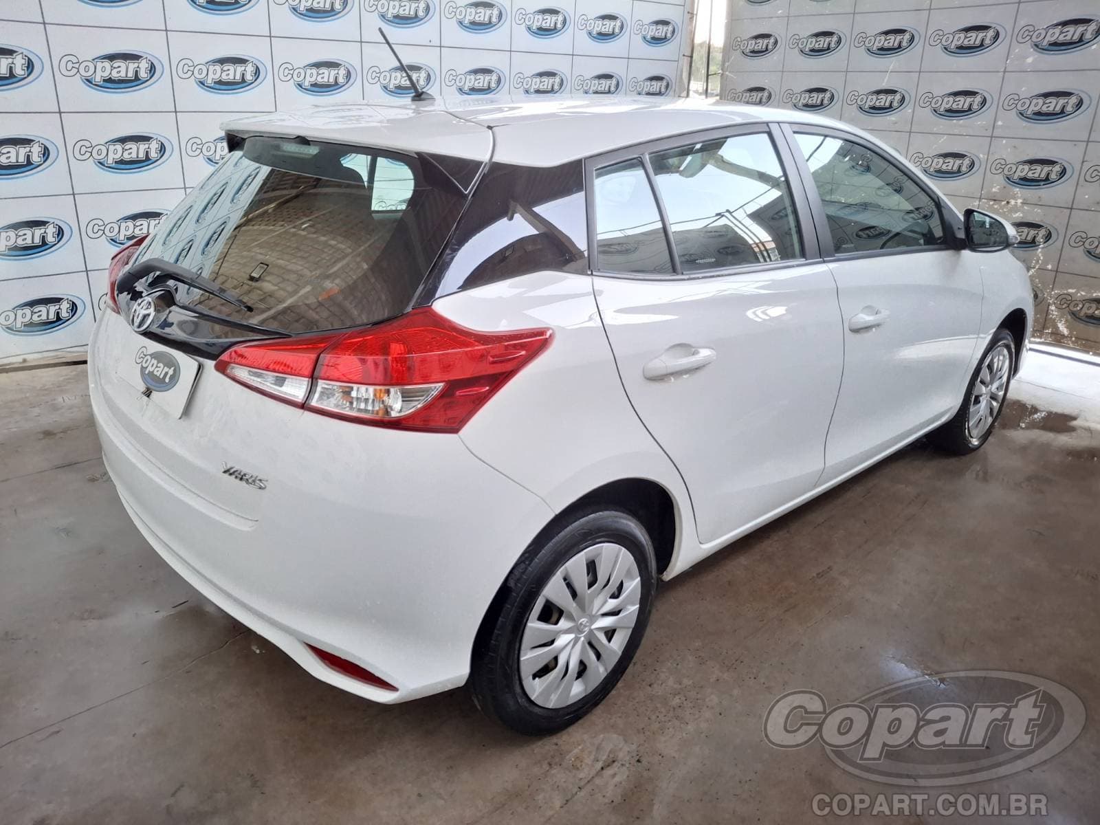 Toyota Yaris 2023 — foto 4