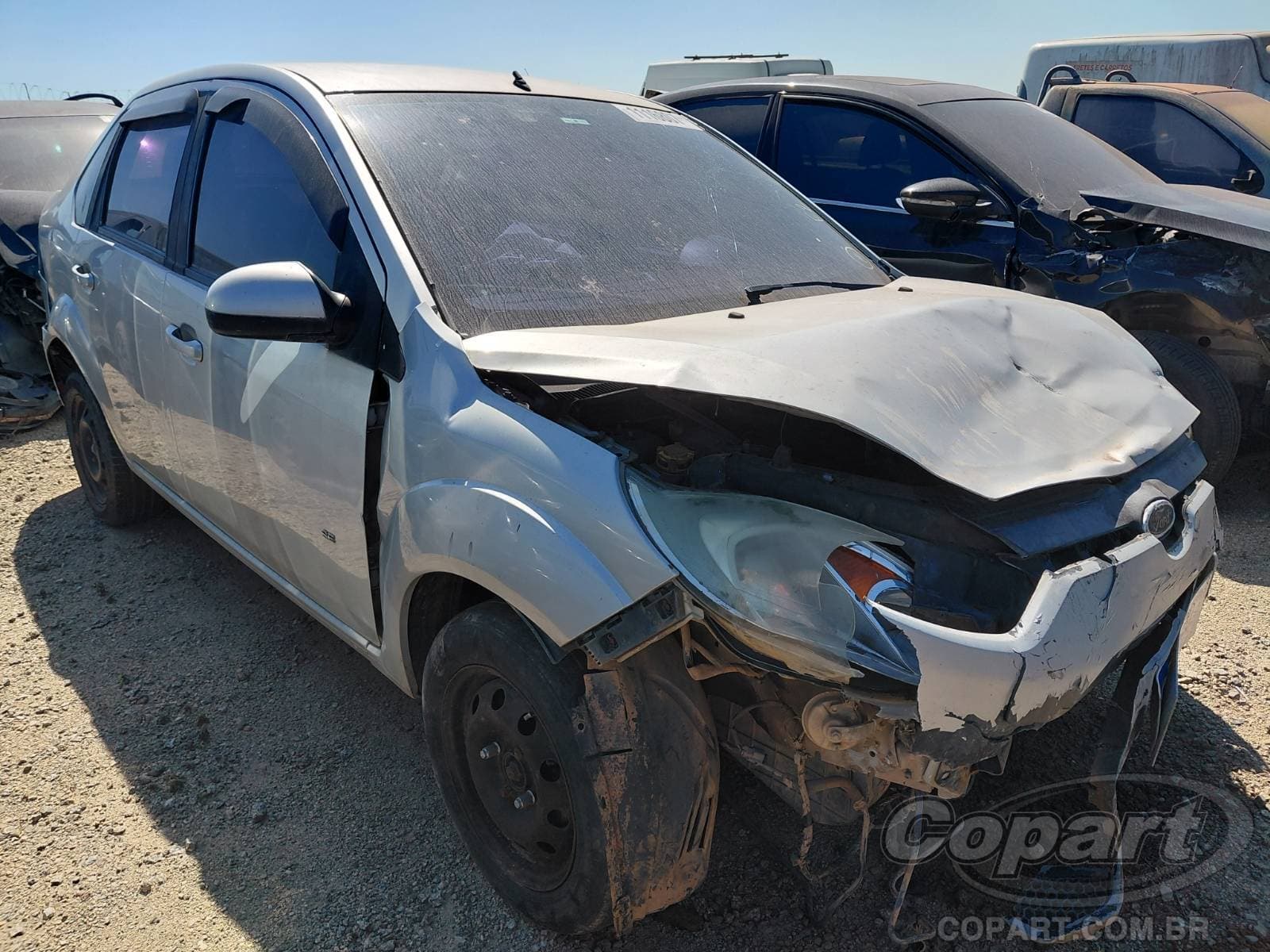 Ford Fiesta Sedan 2014 — foto 1