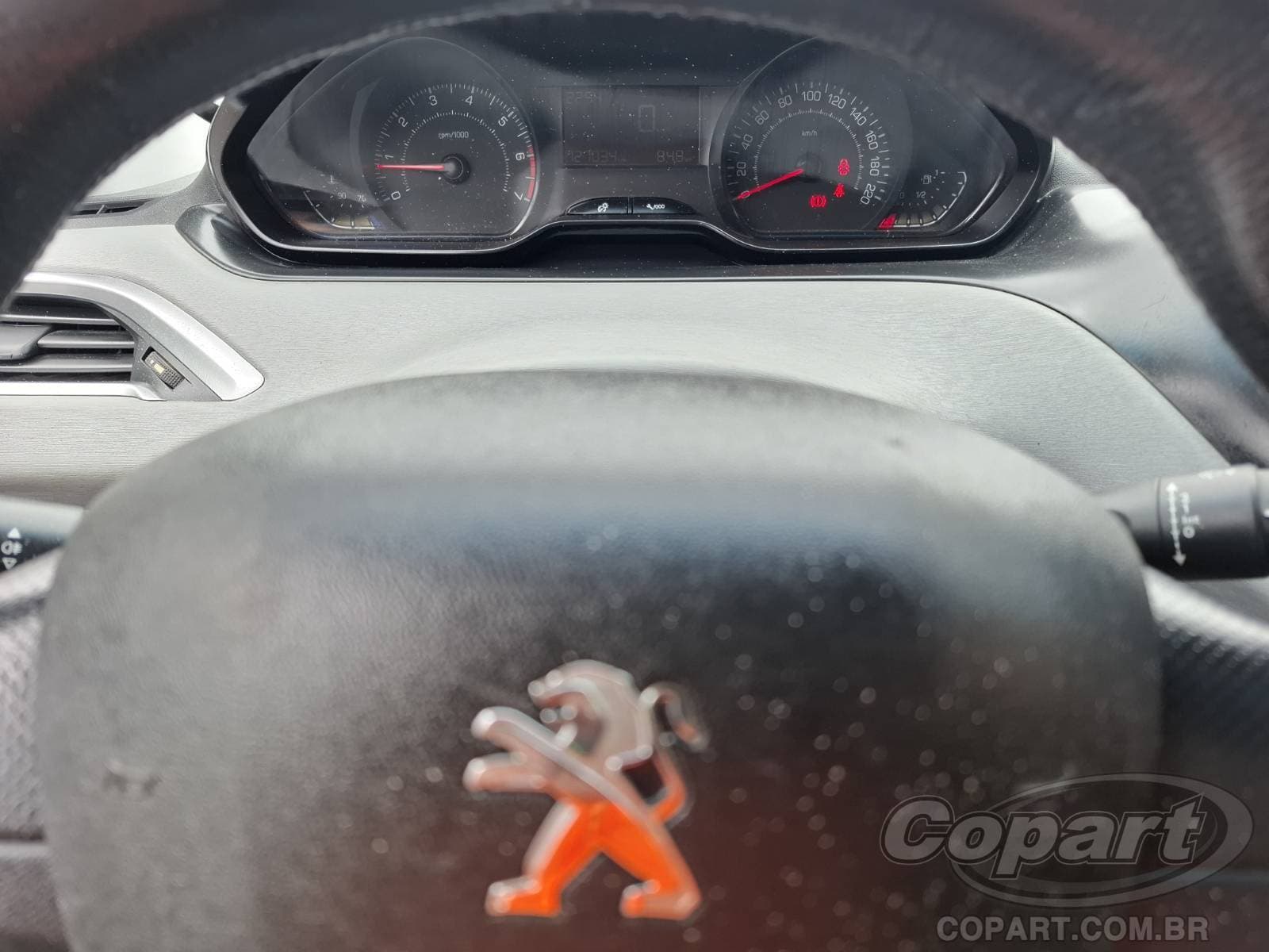 Peugeot 208 2014 — foto 8