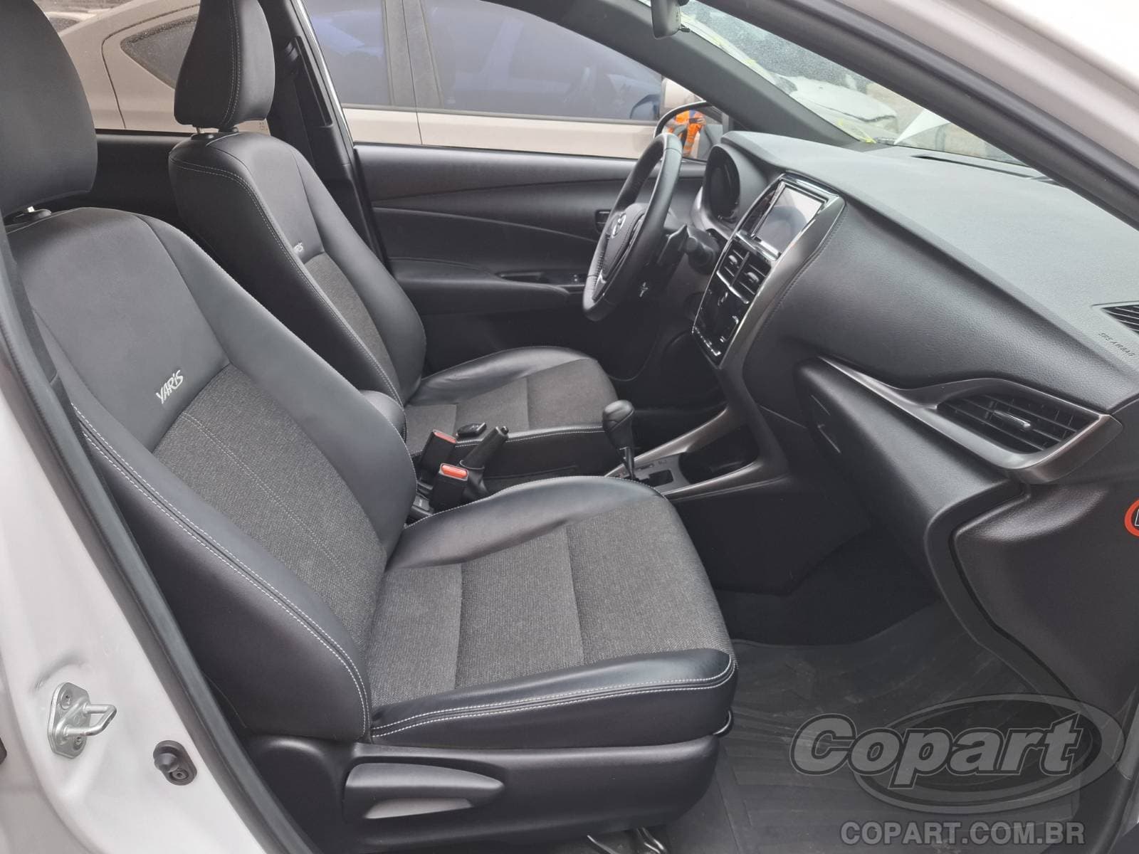 Toyota Yaris 2023 — foto 5