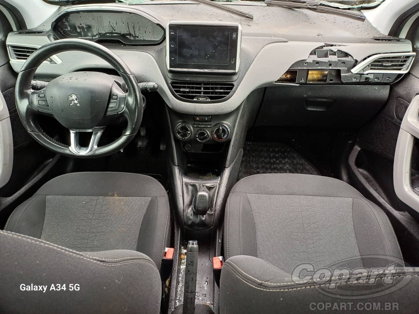 Peugeot 208 2018 — foto 9