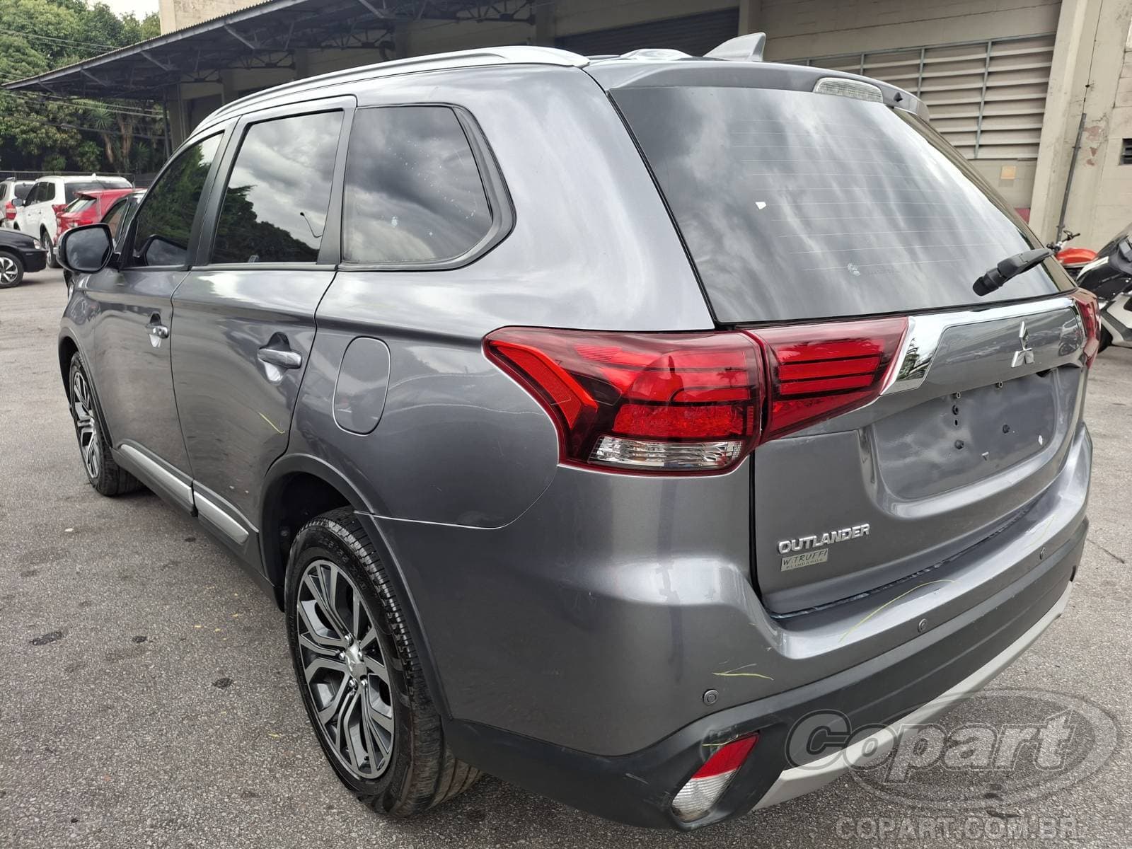 Mitsubishi Outlander 2018 — foto 3