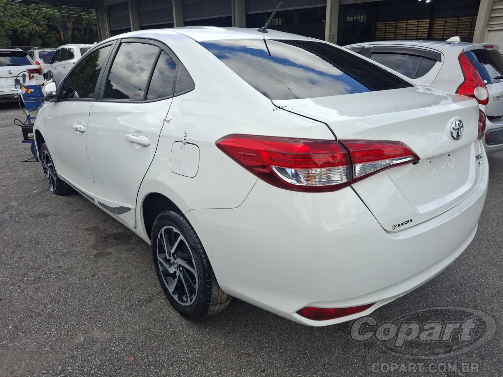 Toyota Yaris Seda 2024 — foto 3