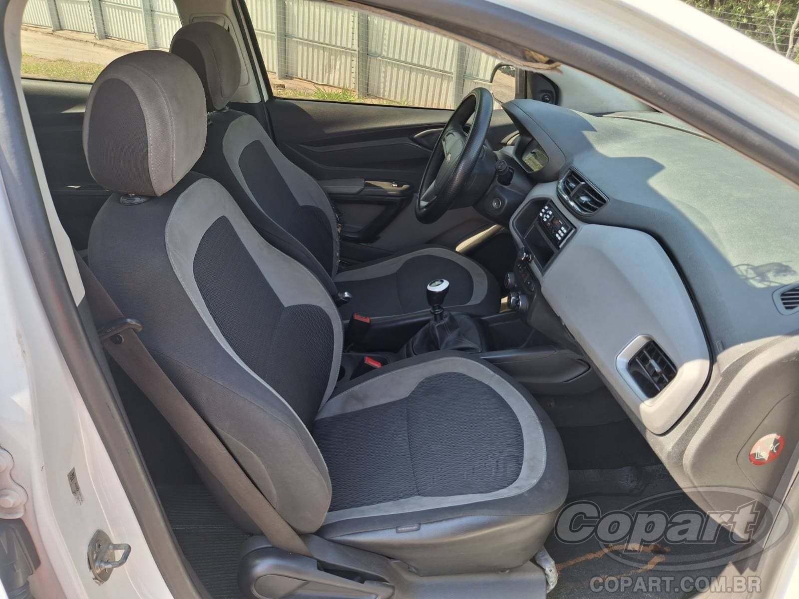 Chevrolet Onix 2015 — foto 5
