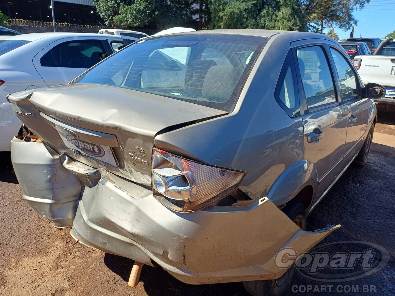Ford Fiesta Sedan 2008 — foto 4