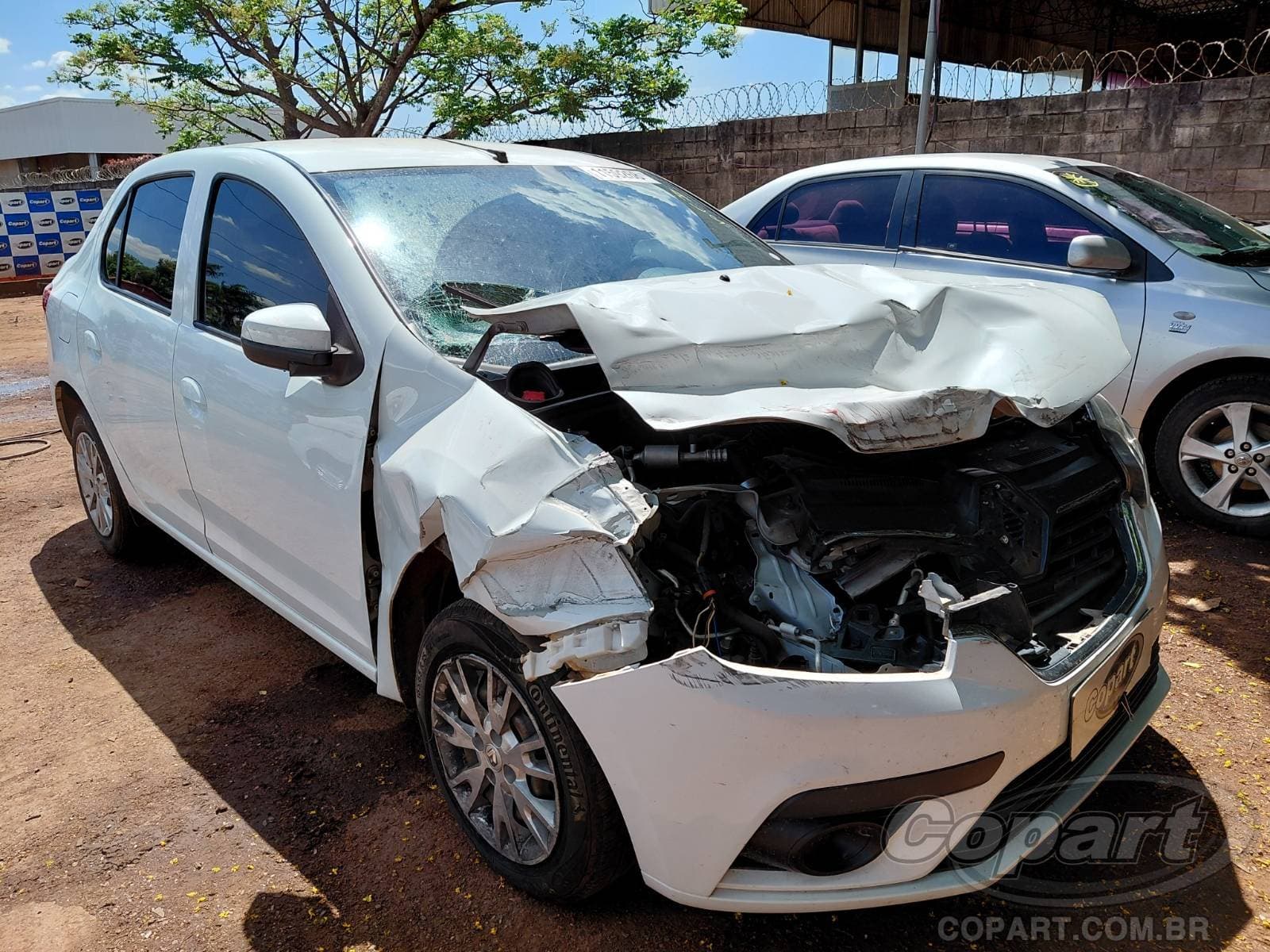 Renault Logan 2022 — foto 1