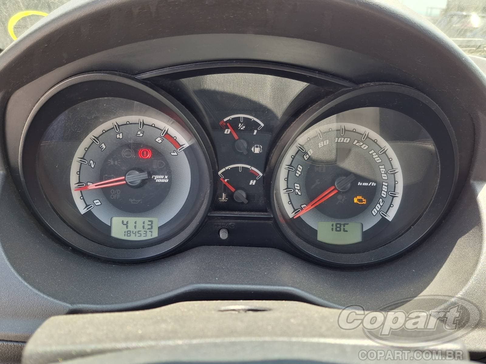 Ford Fiesta Sedan 2014 — foto 8