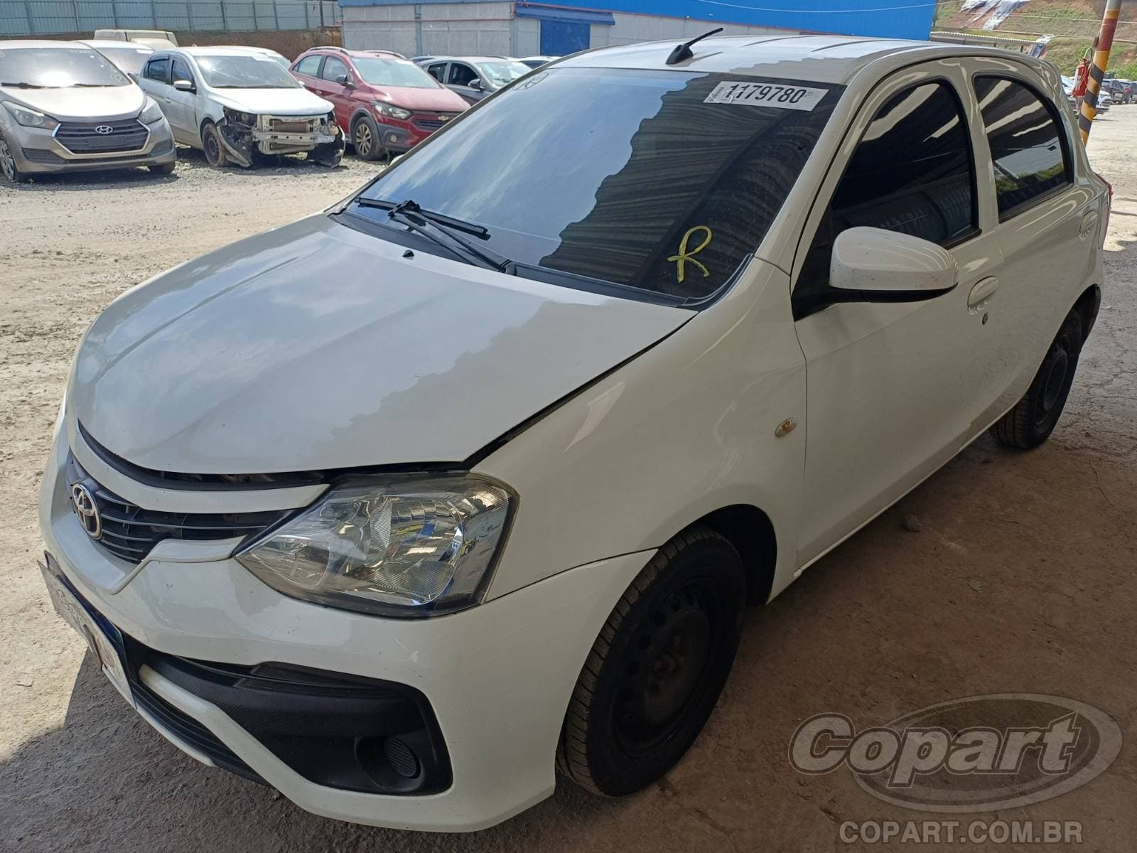 Toyota Etios 2018 — foto 2