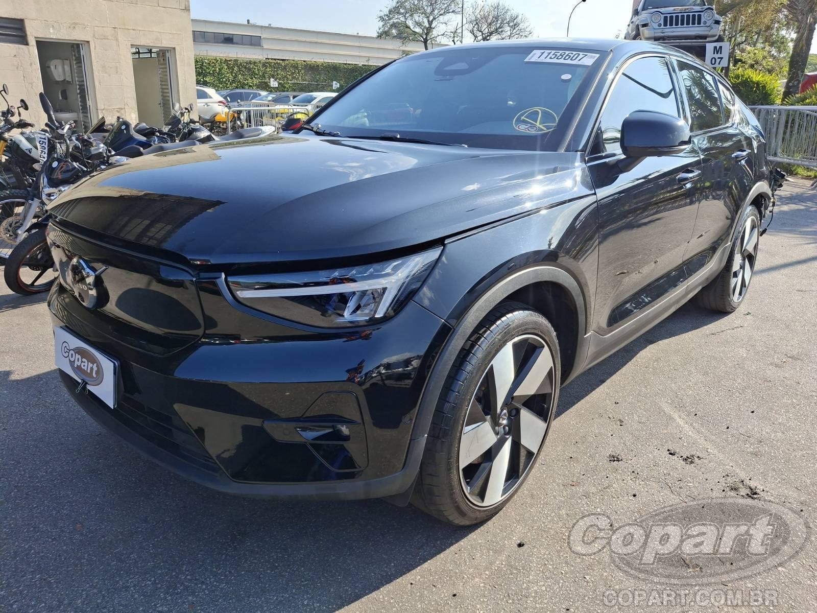 Volvo C40 2023 — foto 2