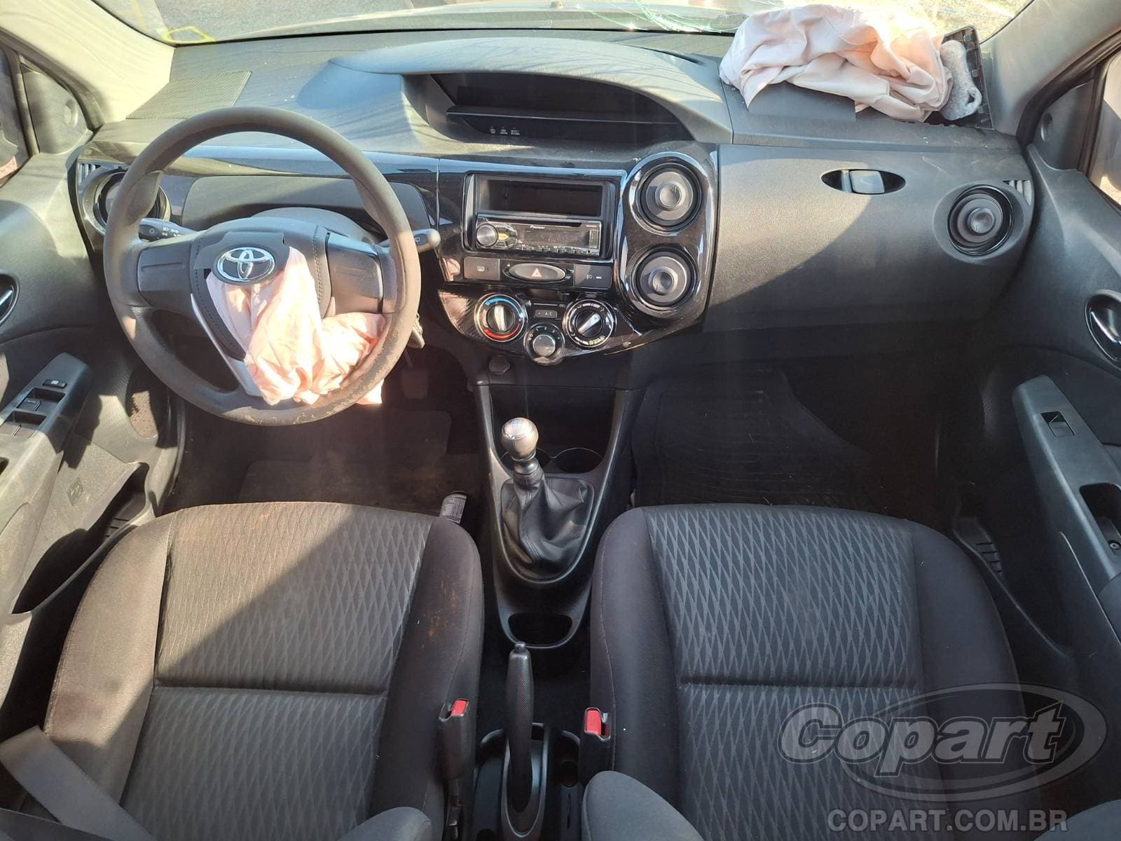 Toyota Etios 2017 — foto 9
