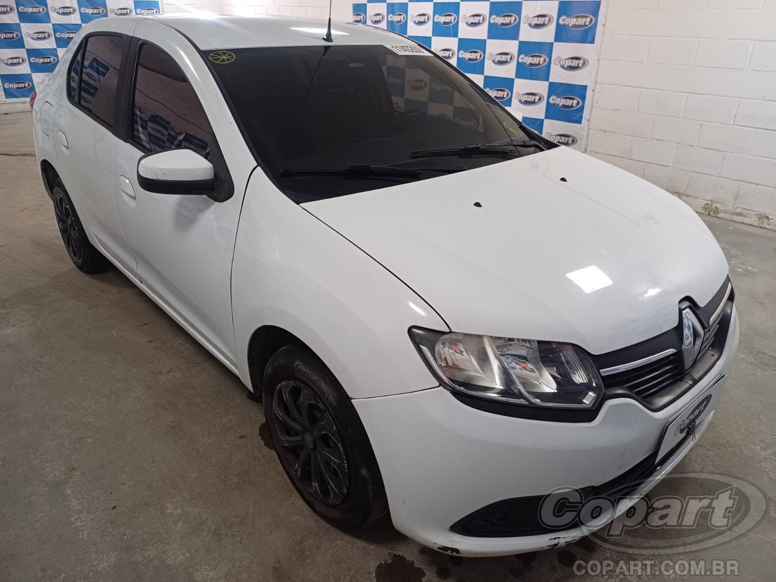 Renault Logan 2015 — foto 1