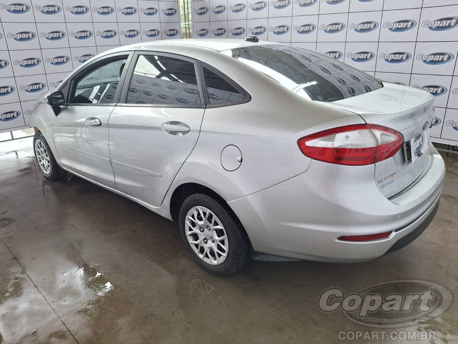 Ford Fiesta Sedan 2014 — foto 3