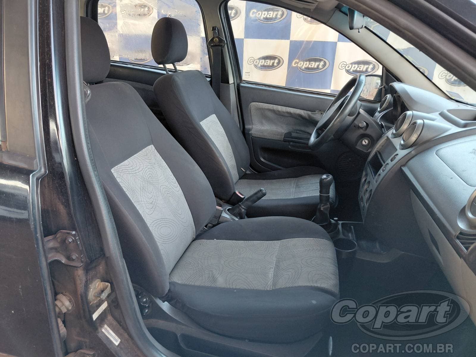 Ford Fiesta Sedan 2008 — foto 5