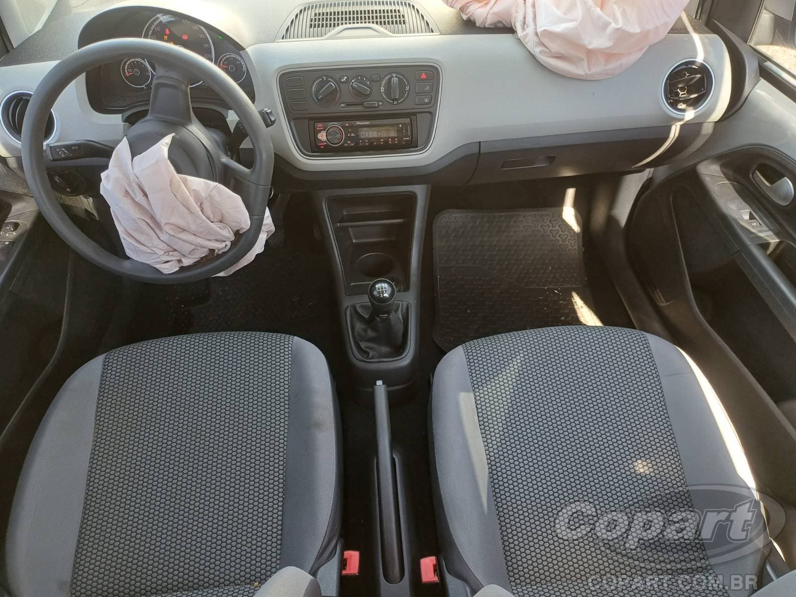 Volkswagen UP 2015 — foto 9