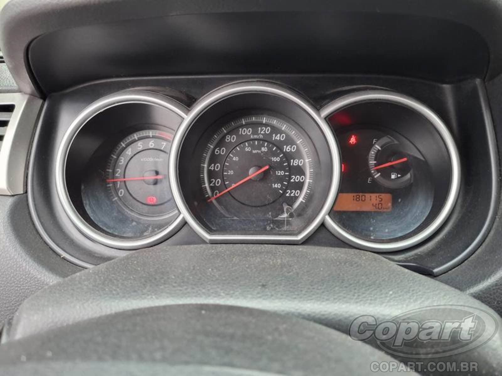 Nissan Tiida 2011 — foto 8