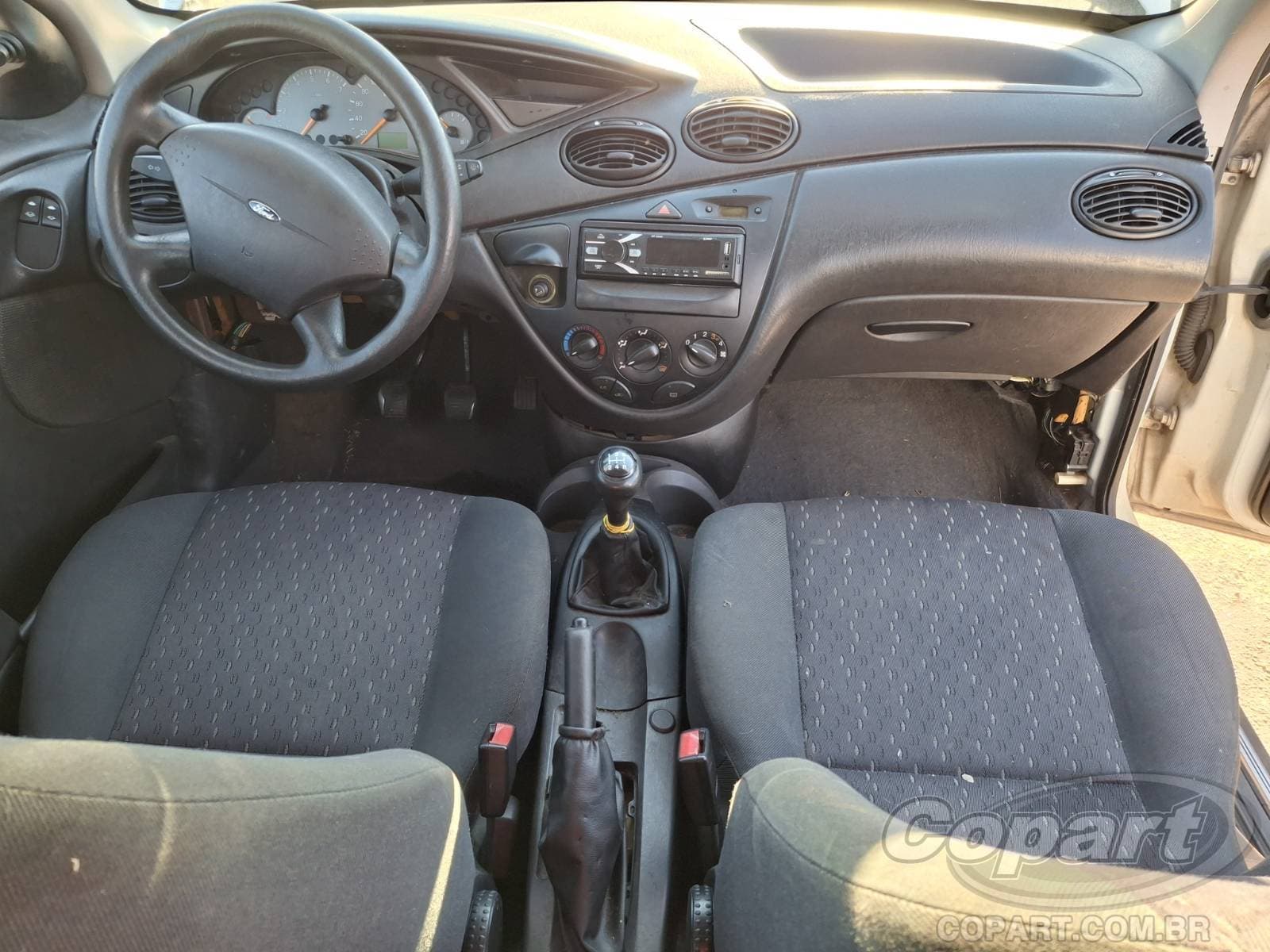 Ford Focus 2004 — foto 9