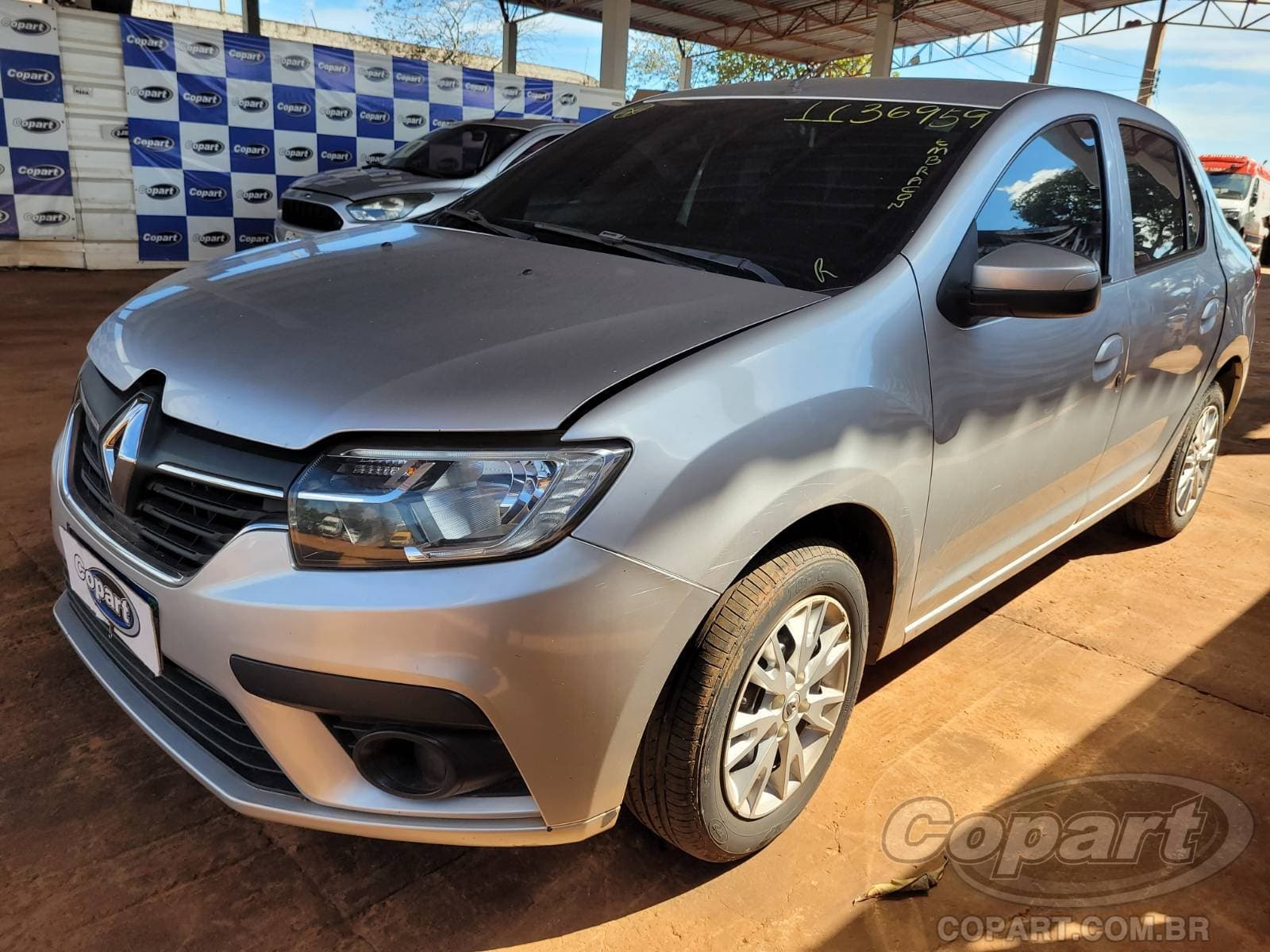 Renault Logan 2021 — foto 2