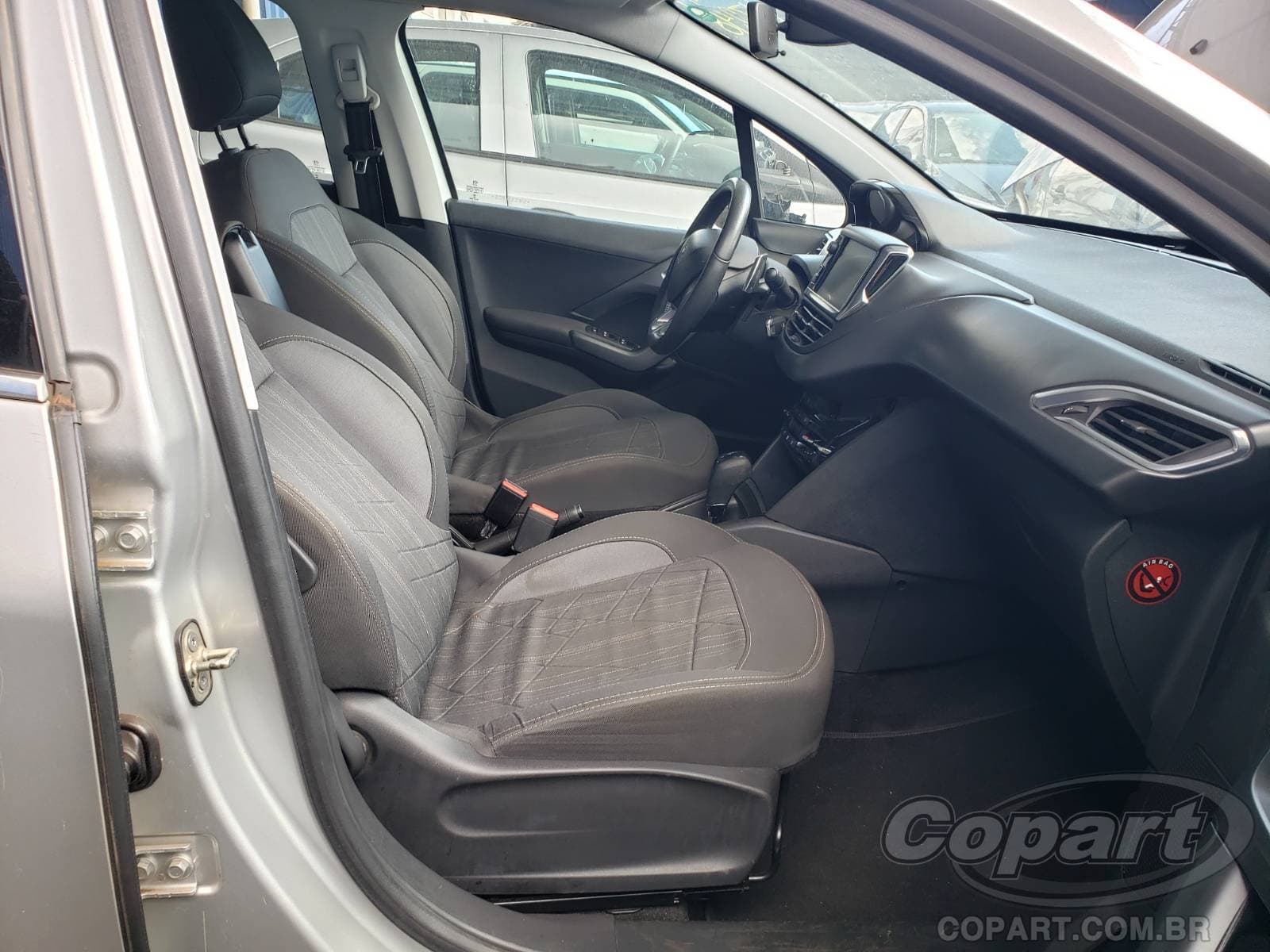 Peugeot 208 2016 — foto 5