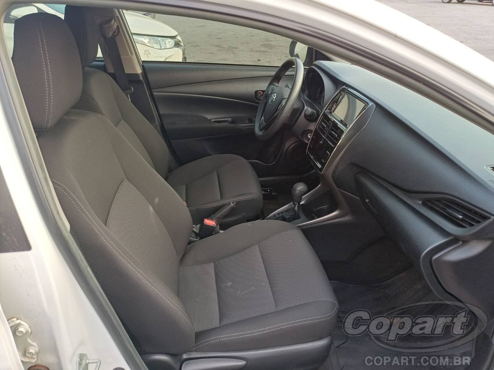 Toyota Yaris Seda 2023 — foto 5