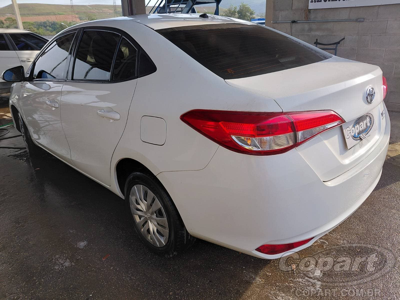 Toyota Yaris Seda 2023 — foto 3