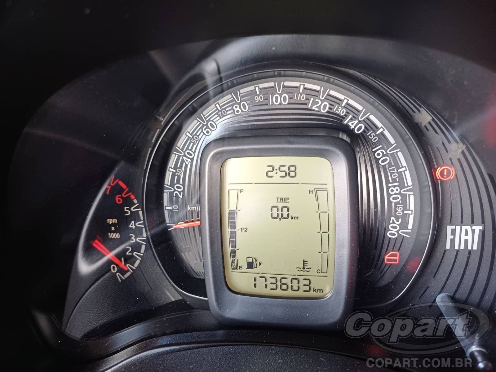 Fiat Mobi 2017 — foto 8