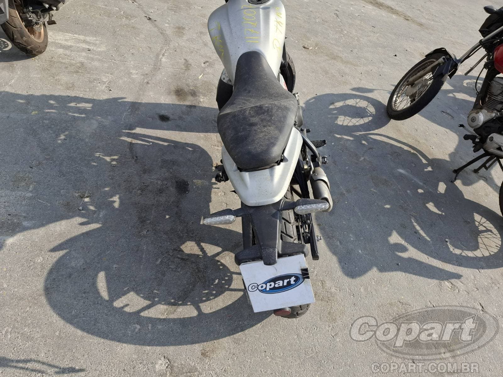 Royal Enfield Guerrilla 2026 — foto 10