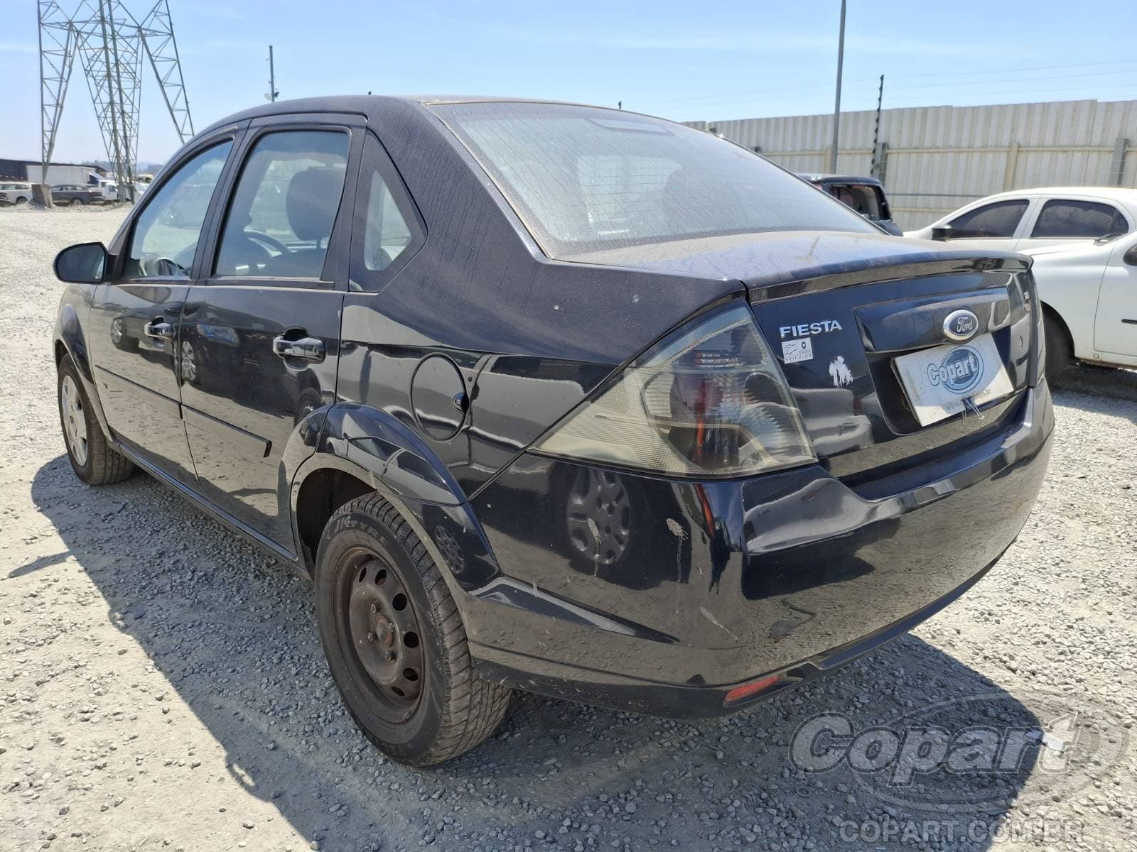 Ford Fiesta Sedan 2014 — foto 3