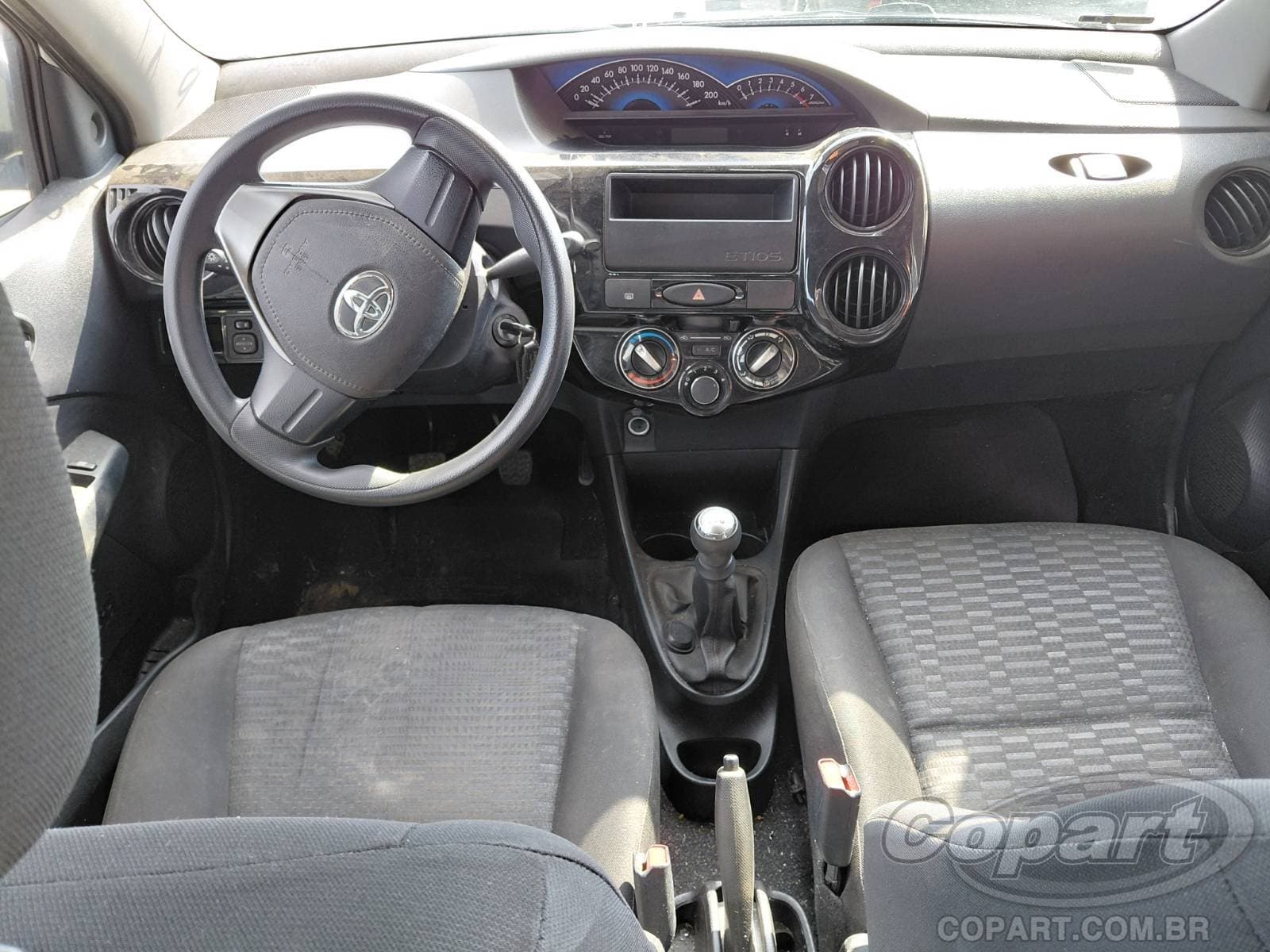 Toyota Etios 2016 — foto 9