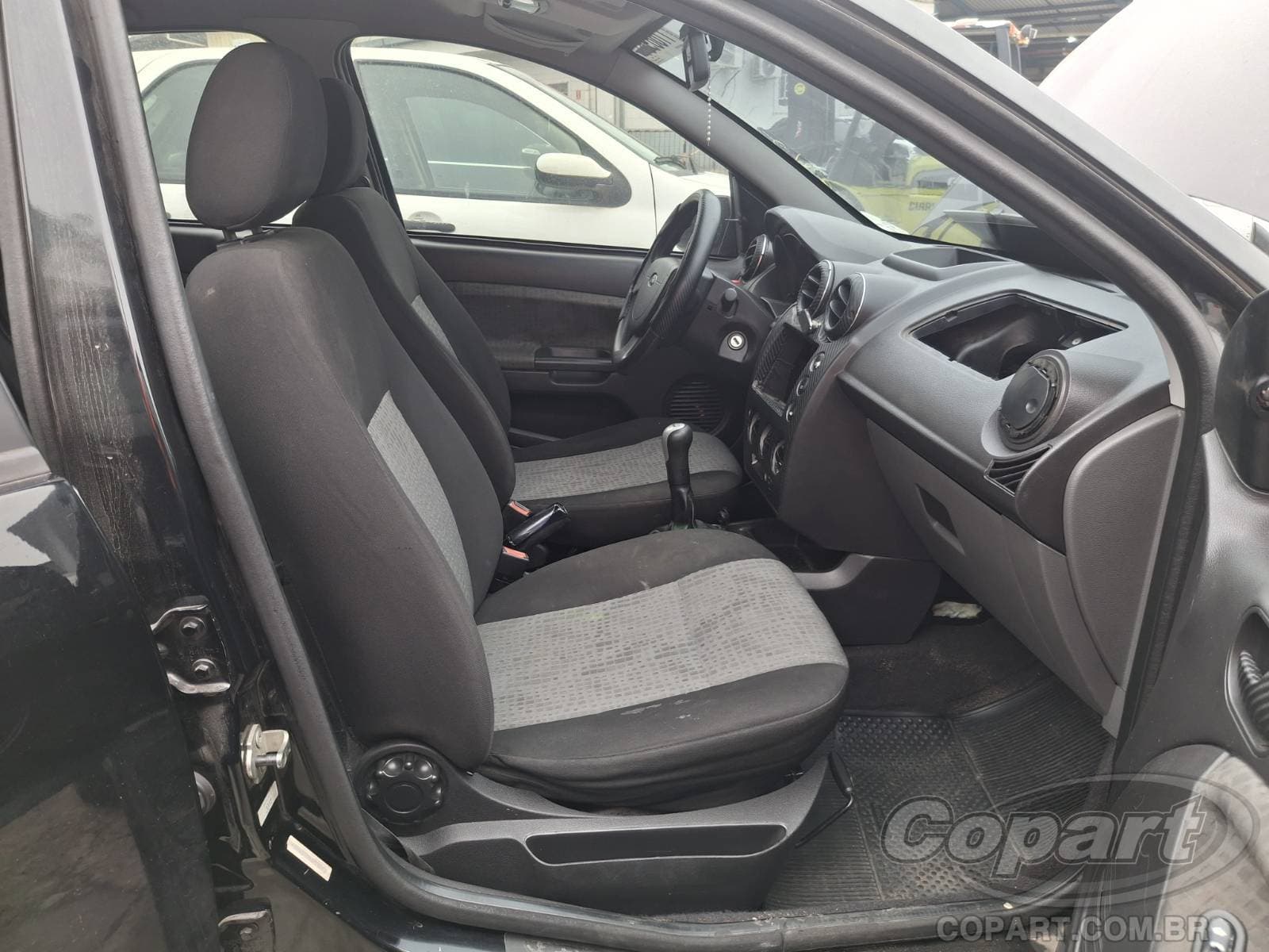 Ford Fiesta Sedan 2011 — foto 5