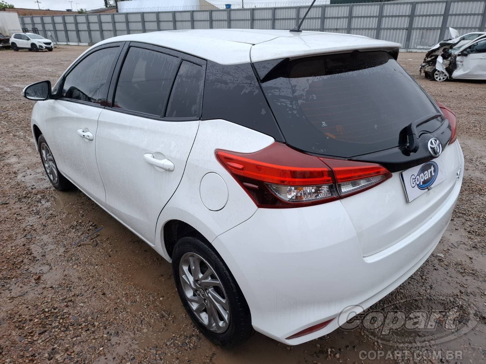 Toyota Yaris 2023 — foto 3